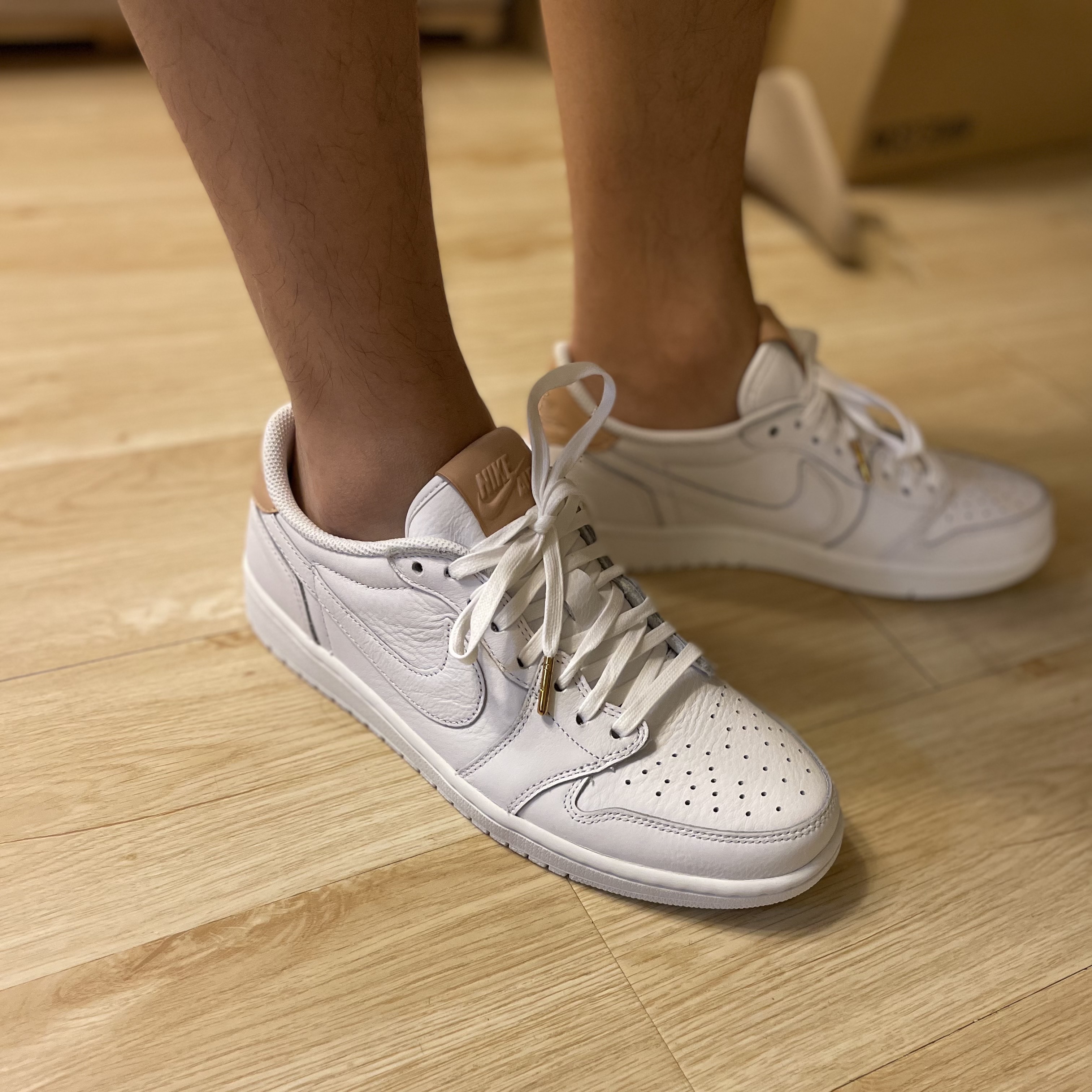 Jordan 1 Retro Low OG Premium White Tan 착용 스타일 - 2