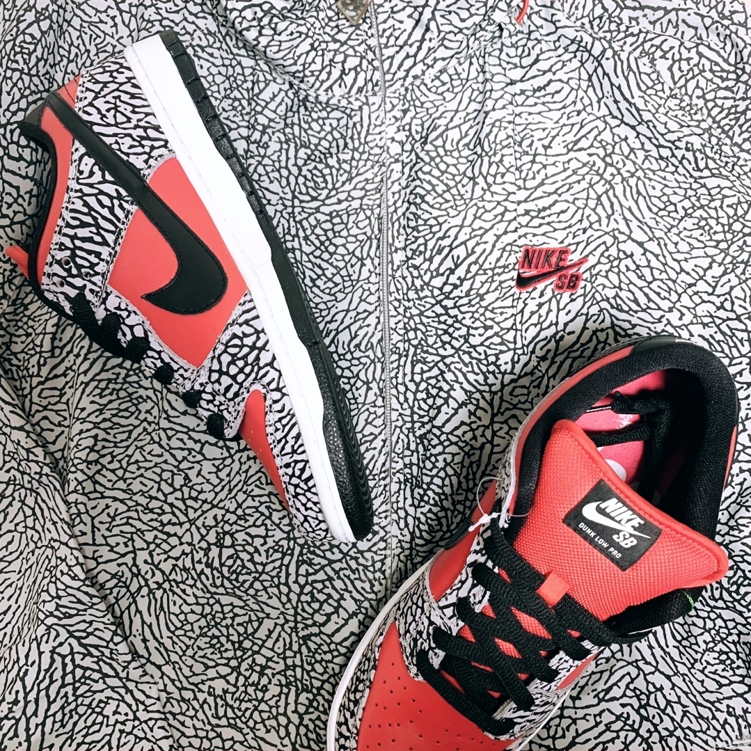 Nike x Supreme SB Dunk Low Red Cement 2012, Nike SB Dunk Low Pro Chicago 착용 스타일 - 1