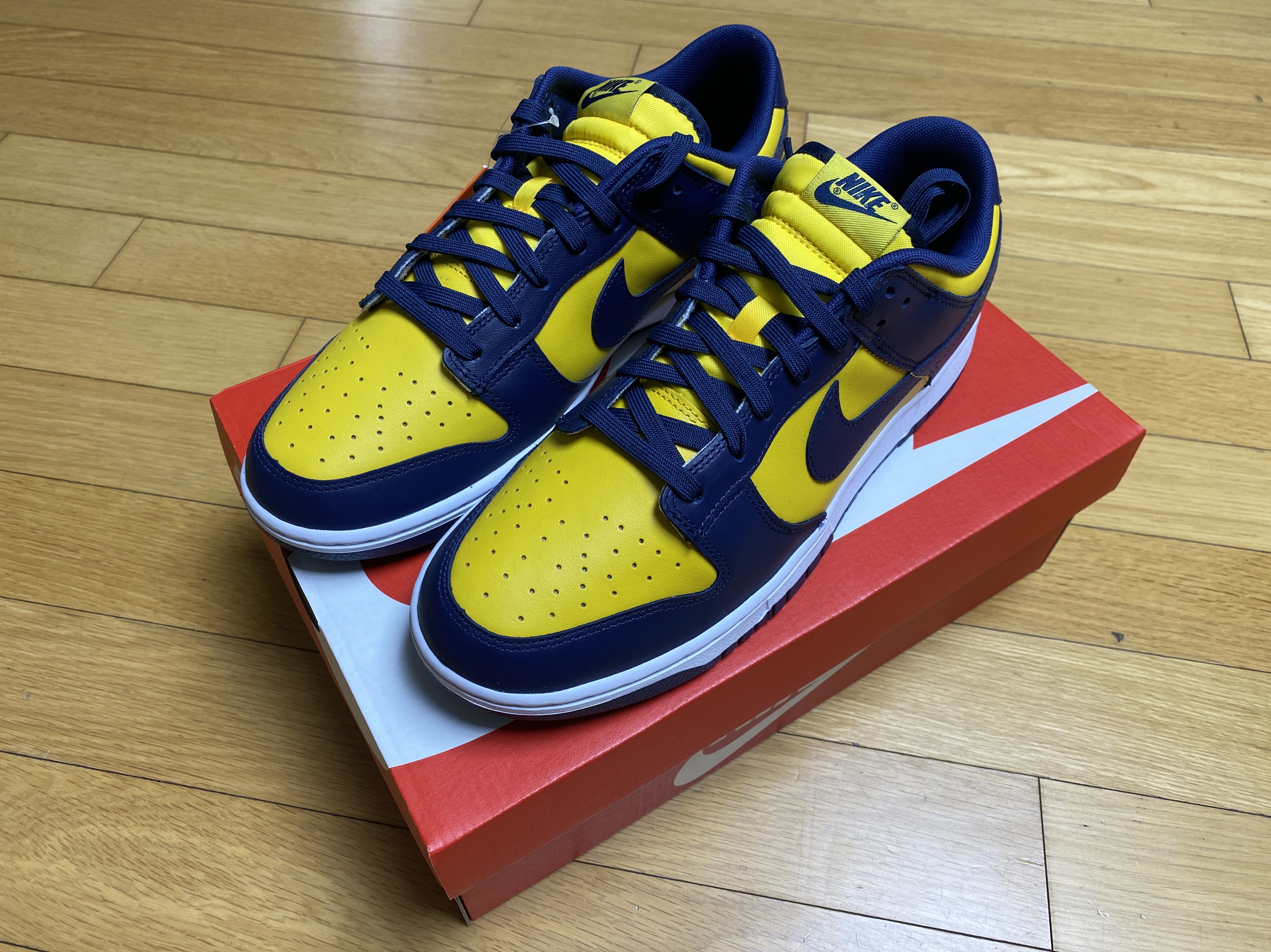 Nike Dunk Low Retro Varsity Maize 착용 스타일