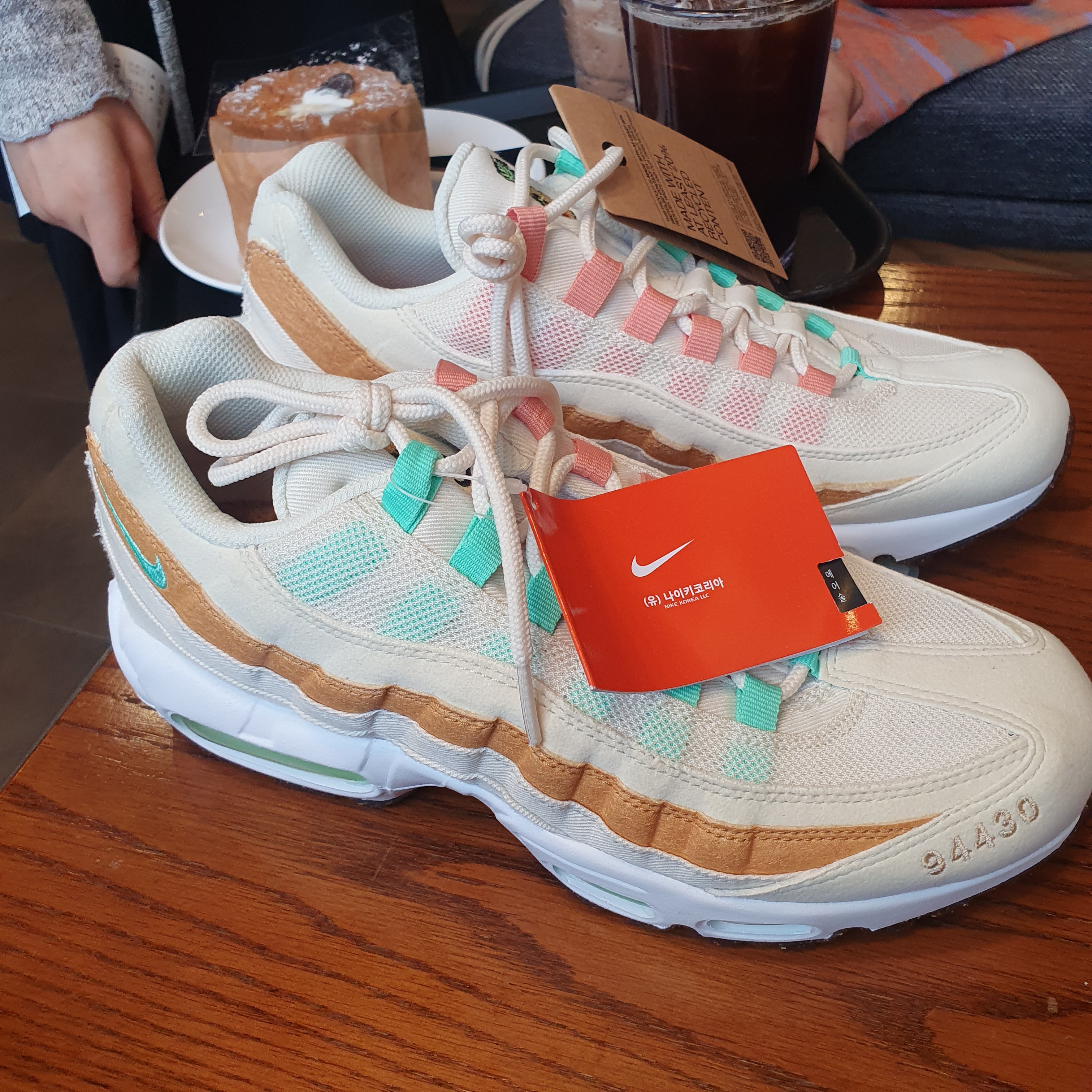Nike Air Max 95 NRG Pineapple 착용 스타일 - 2