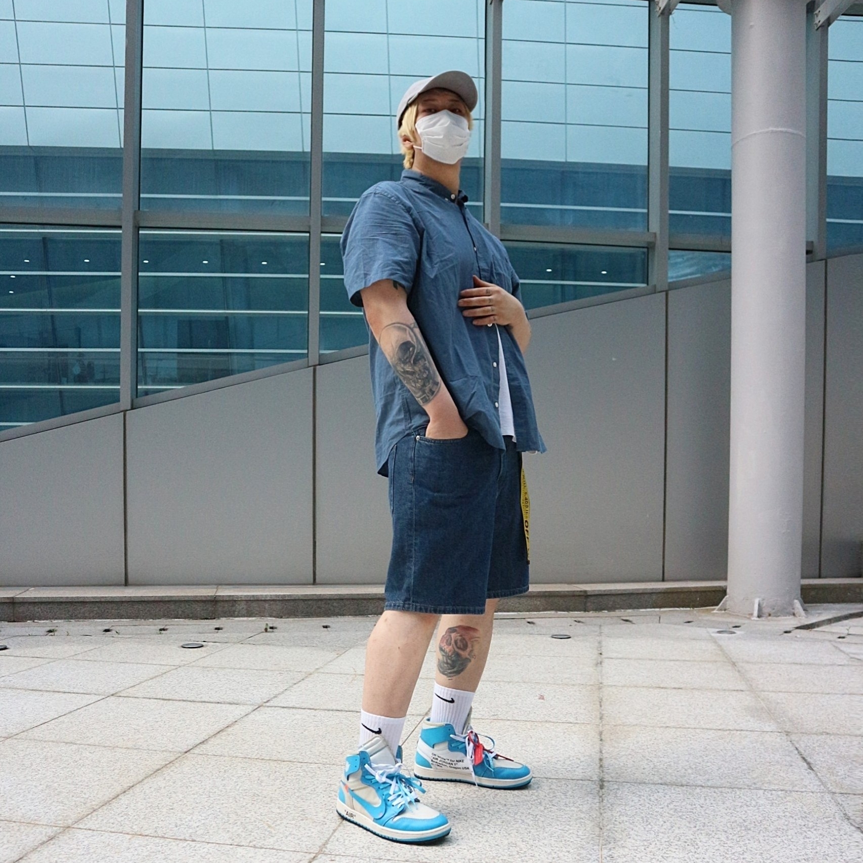 Palace P 6-Panel Grey - 21SS, Jordan 1 x Off-White Retro High University Blue 착용 스타일