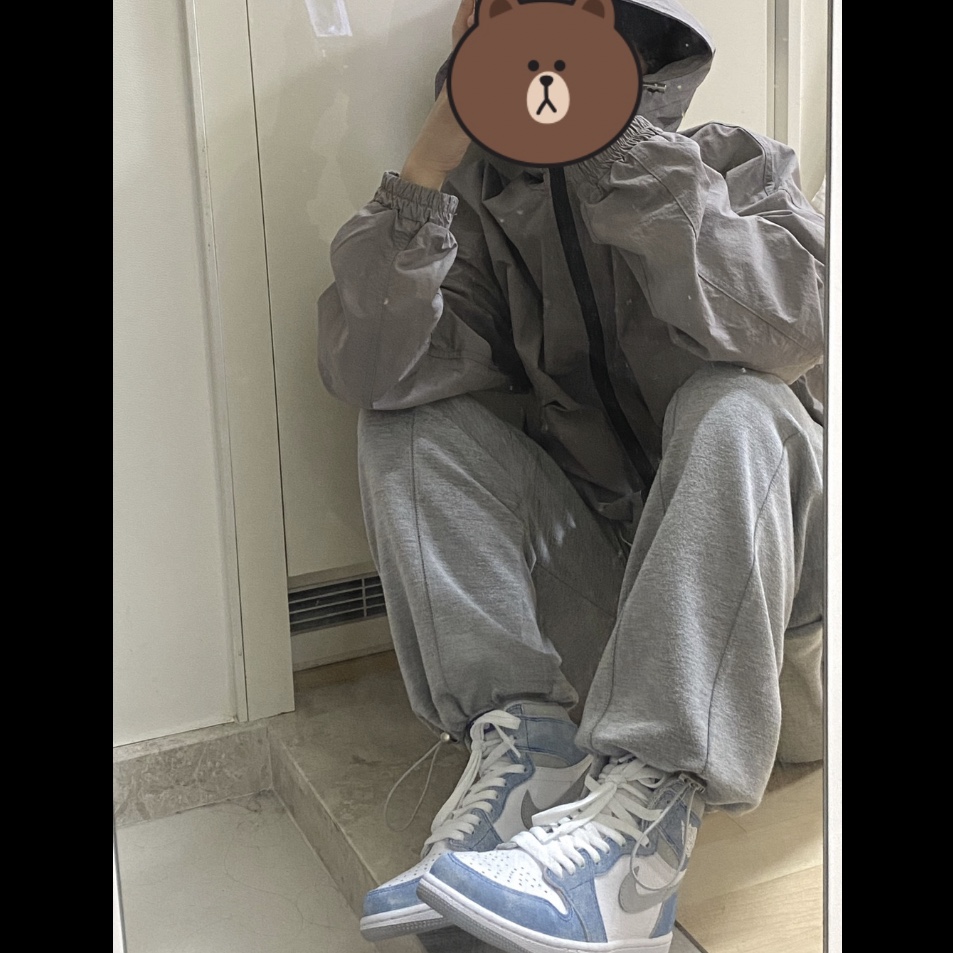 Jordan 1 Retro High OG Hyper Royal 착용 스타일 - 1