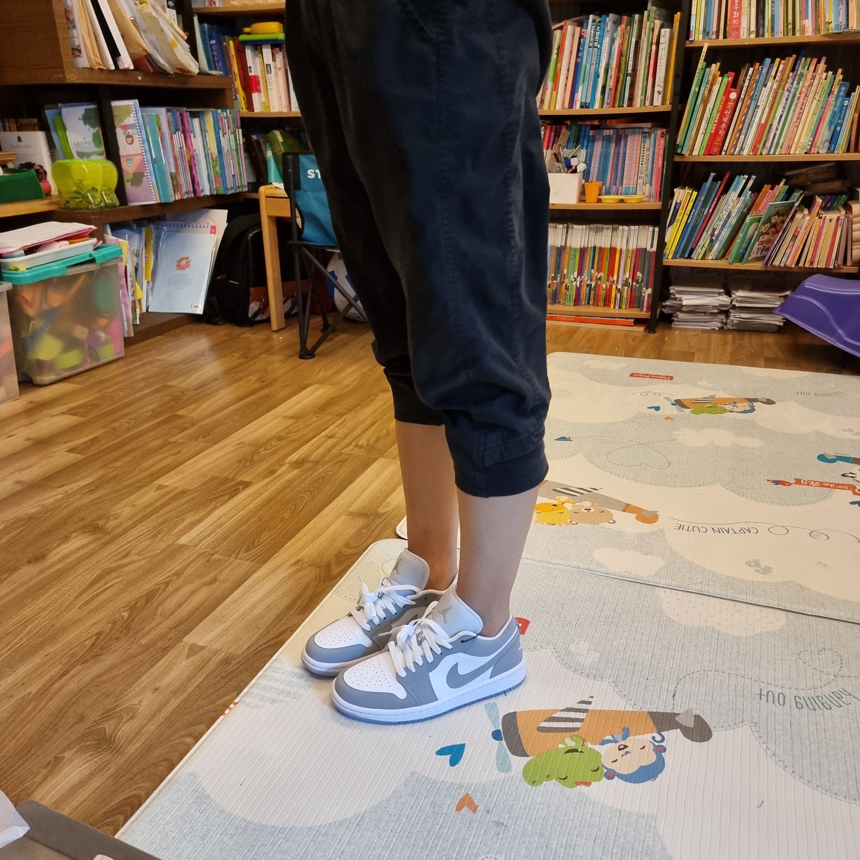 (W) Jordan 1 Low White Wolf Grey 착용 스타일 - 3
