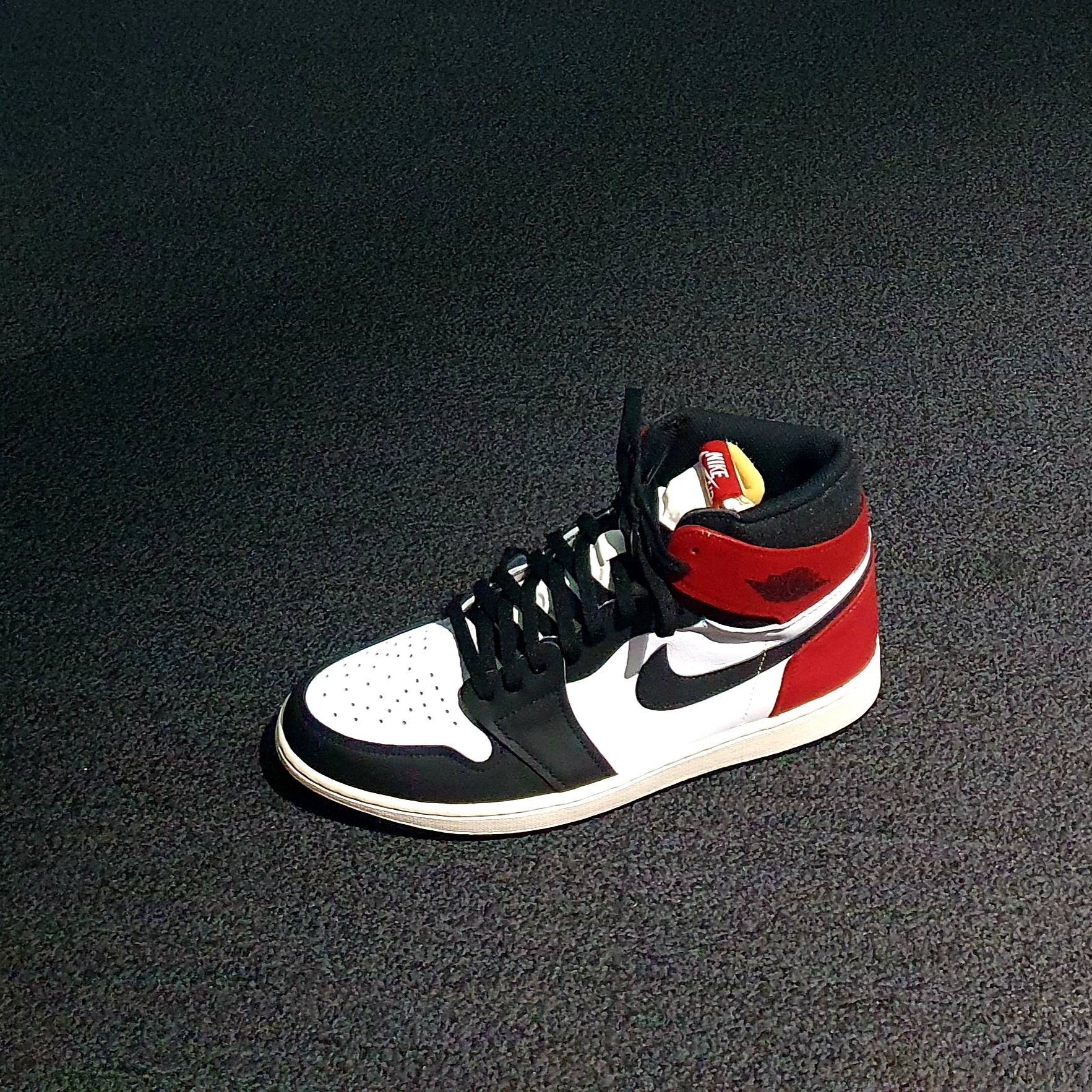 Jordan 1 Retro High OG Volt Gold 착용 스타일 - 1