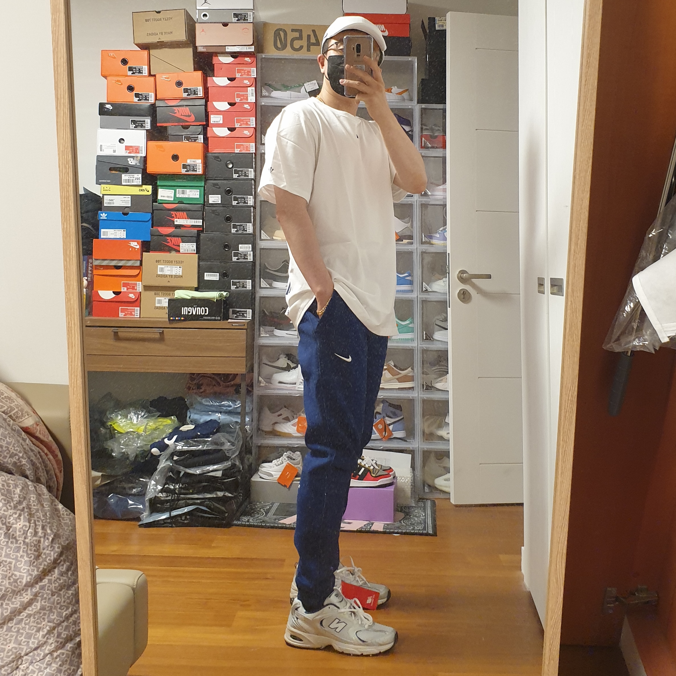 New Balance 530 Steel Grey, Nike x Drake Nocta Cardinal Stock Essential T-Shirt White - US/EU 착용 스타일 - 3