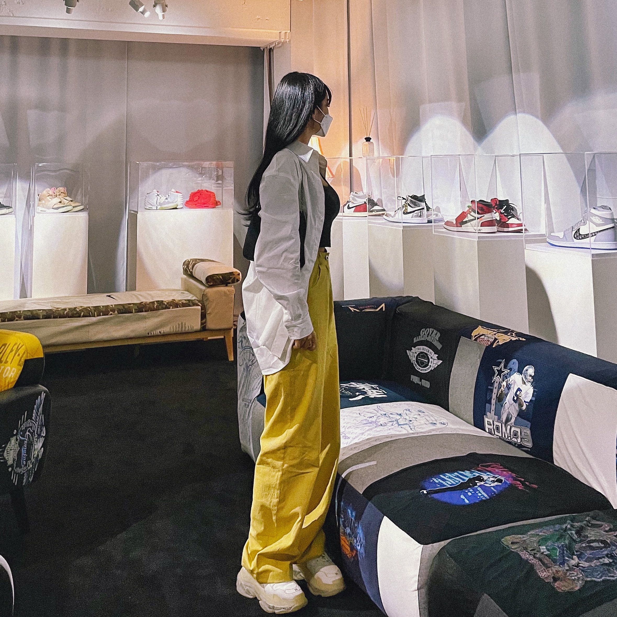 (W) Balenciaga Triple S Clear Sole White 2019 착용 스타일 - 1