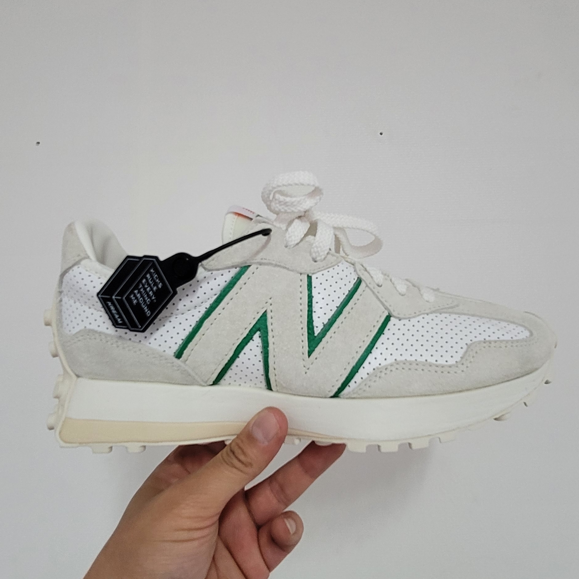 New Balance x Casablanca 327 Idealist Off White Green 착용 스타일
