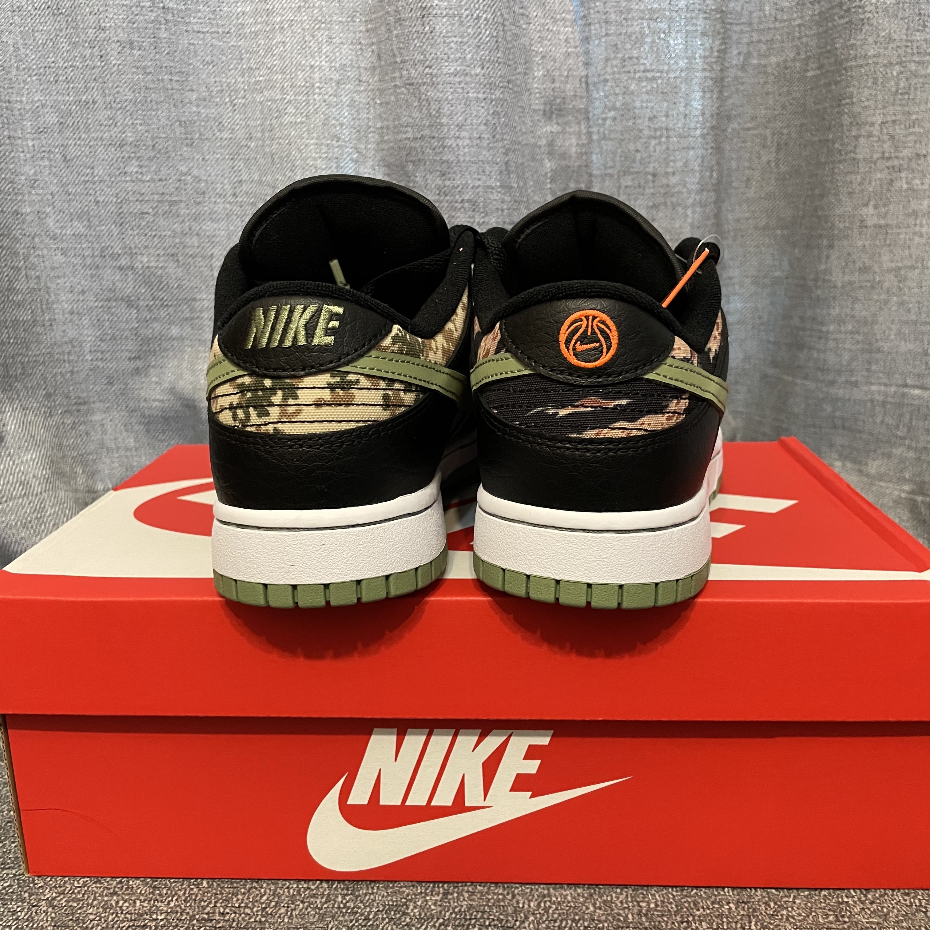 Nike Dunk Low SE Black Multi Camo 착용 스타일 - 3