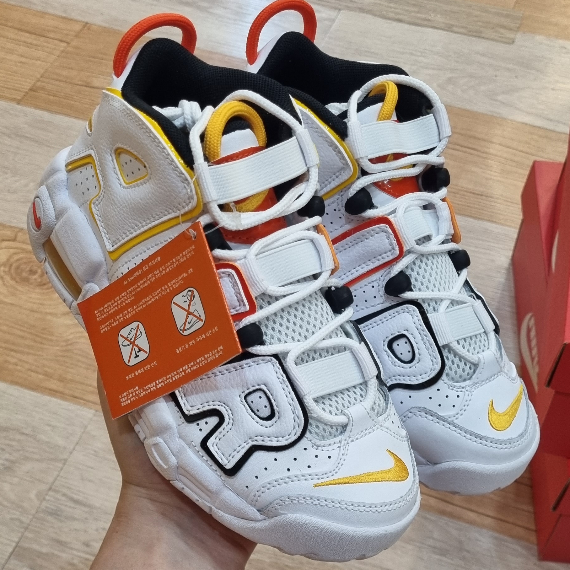 (GS) Nike Air More Uptempo Rayguns 착용 스타일