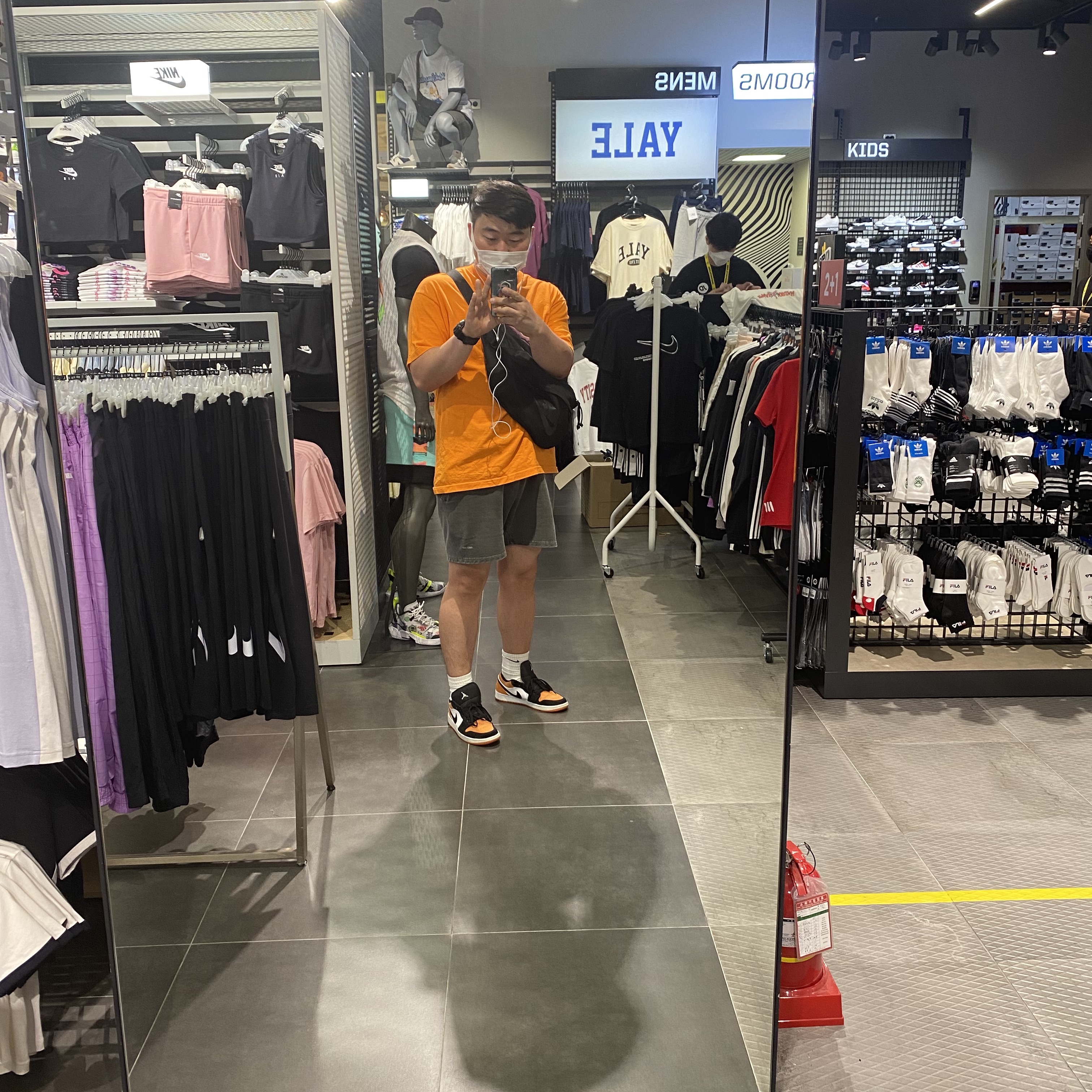 Jordan 1 Low Shattered Backboard 착용 스타일 - 3
