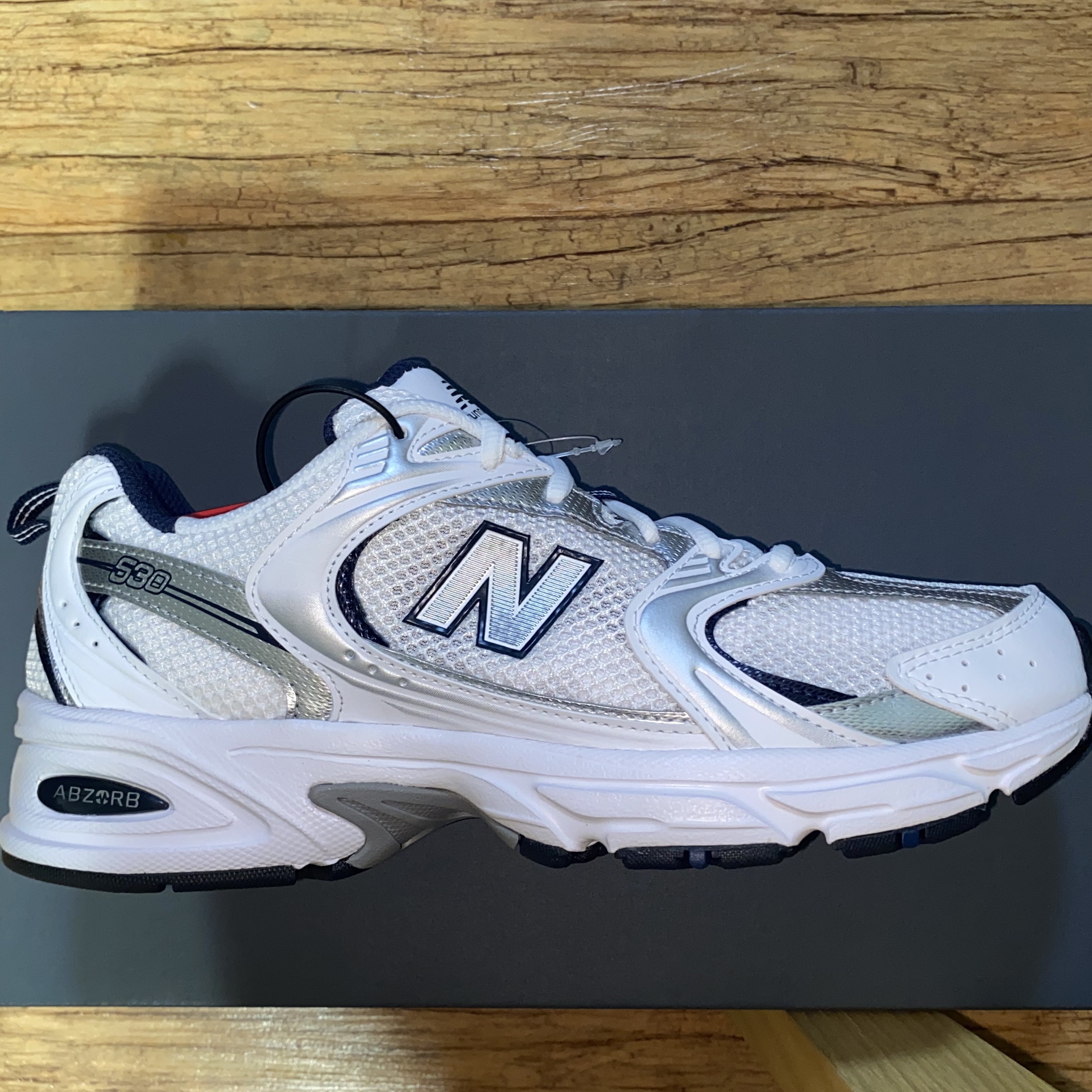 New Balance 530 White 착용 스타일