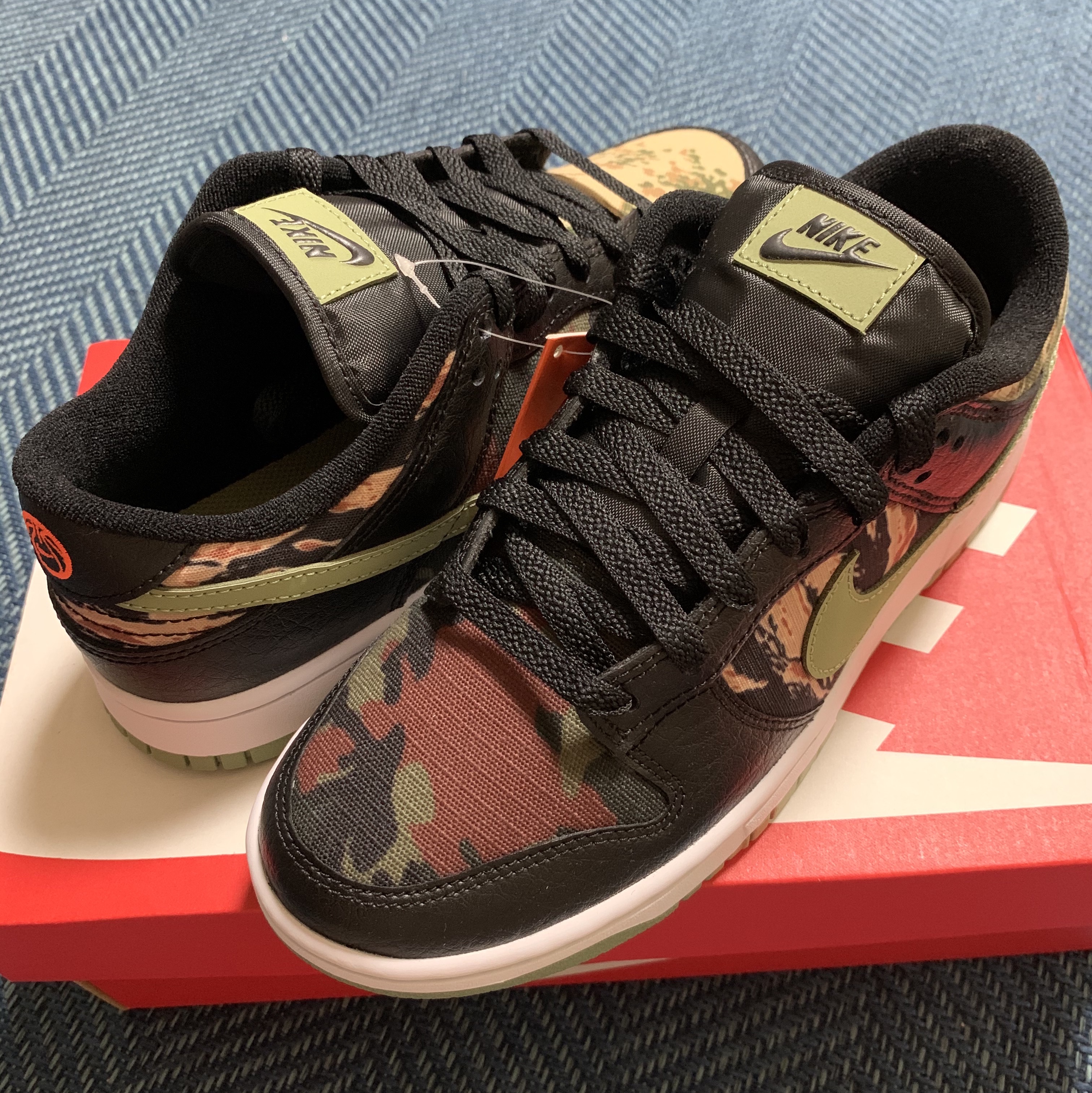 Nike Dunk Low SE Black Multi Camo 착용 스타일