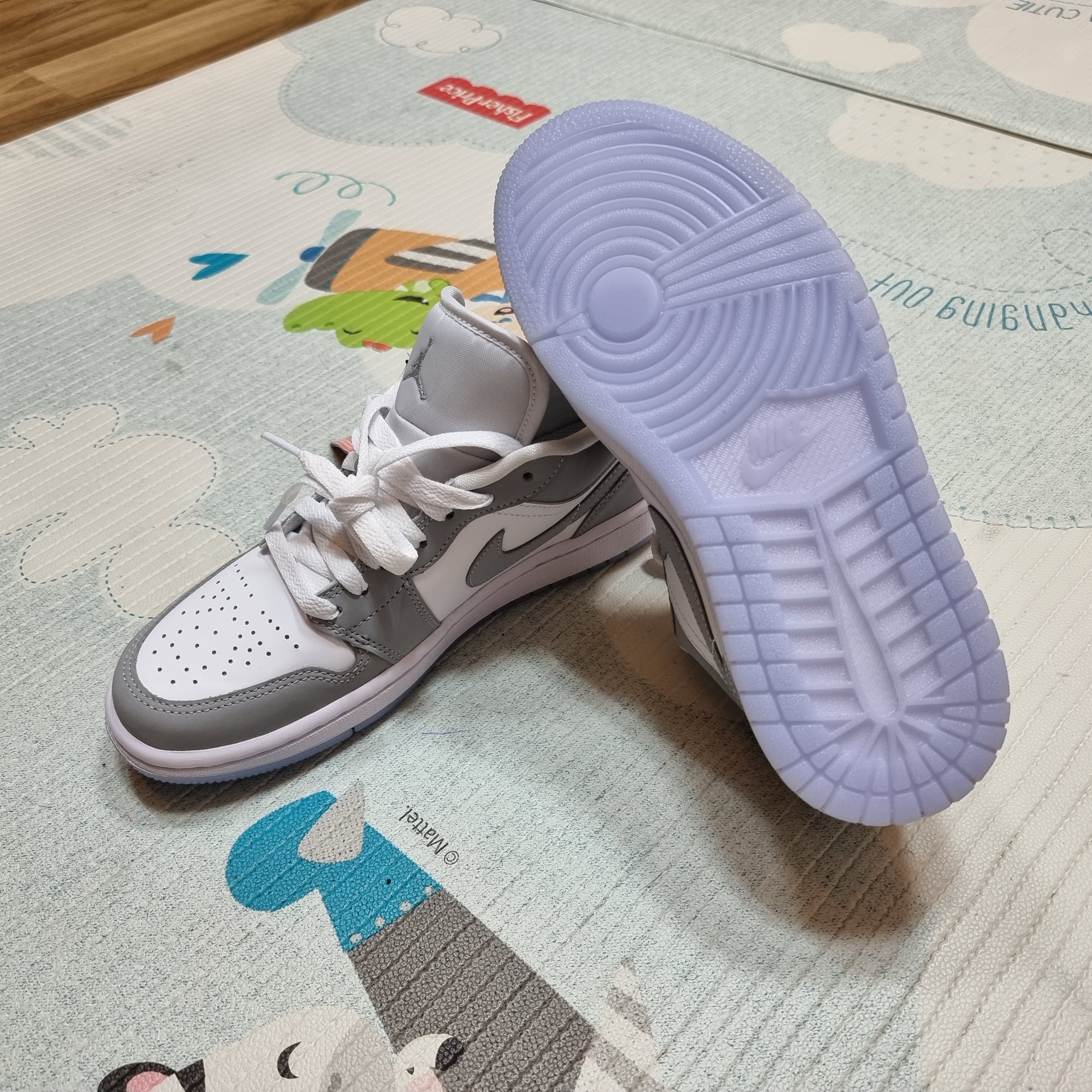 (W) Jordan 1 Low White Wolf Grey 착용 스타일 - 2