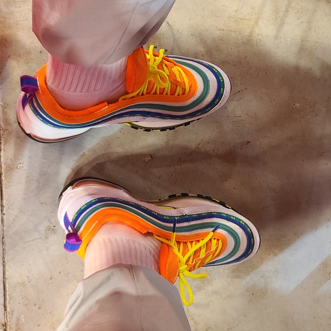 Nike Air Max 97 London Summer of Love 착용 스타일