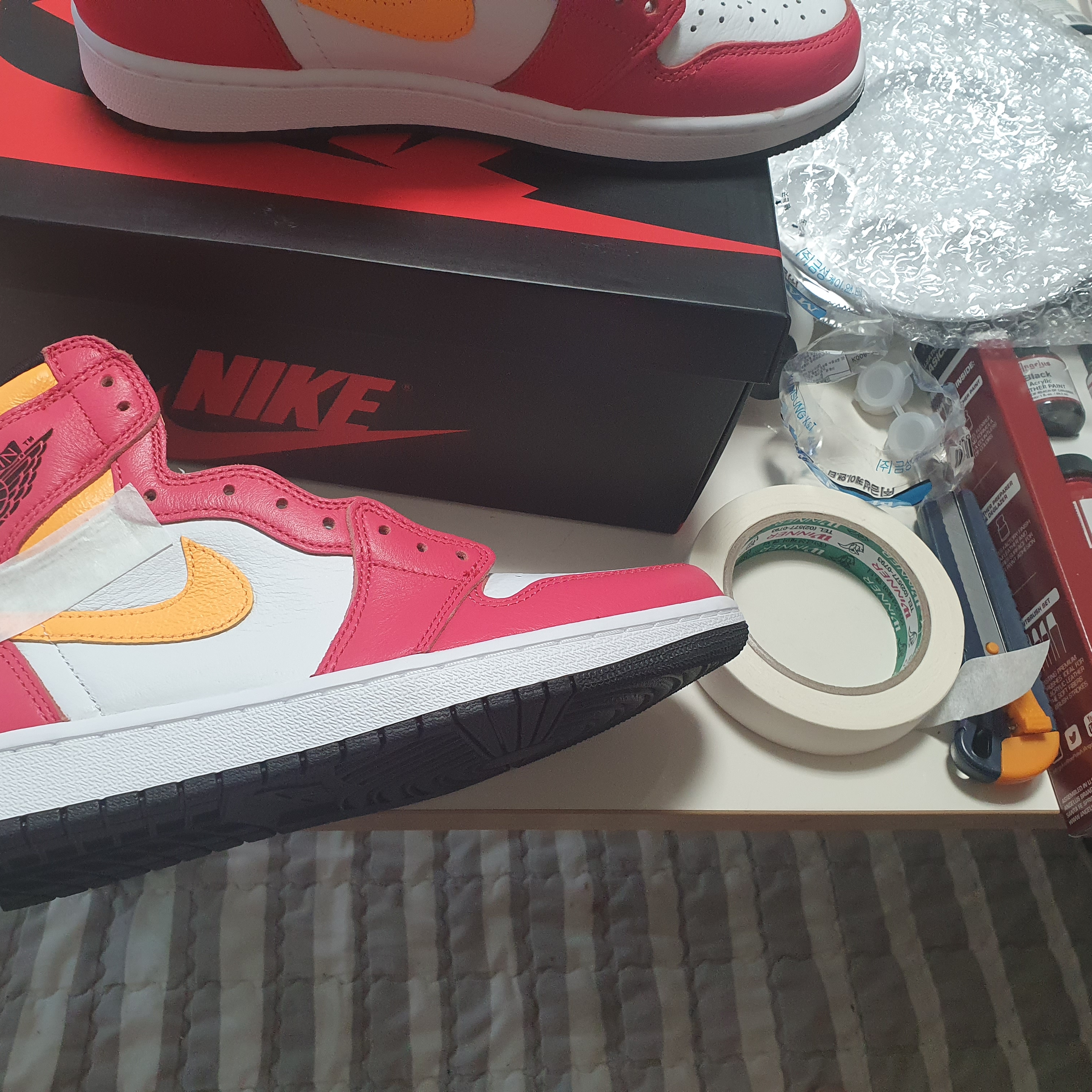Jordan 1 Retro High OG Light Fusion Red 착용 스타일 - 3