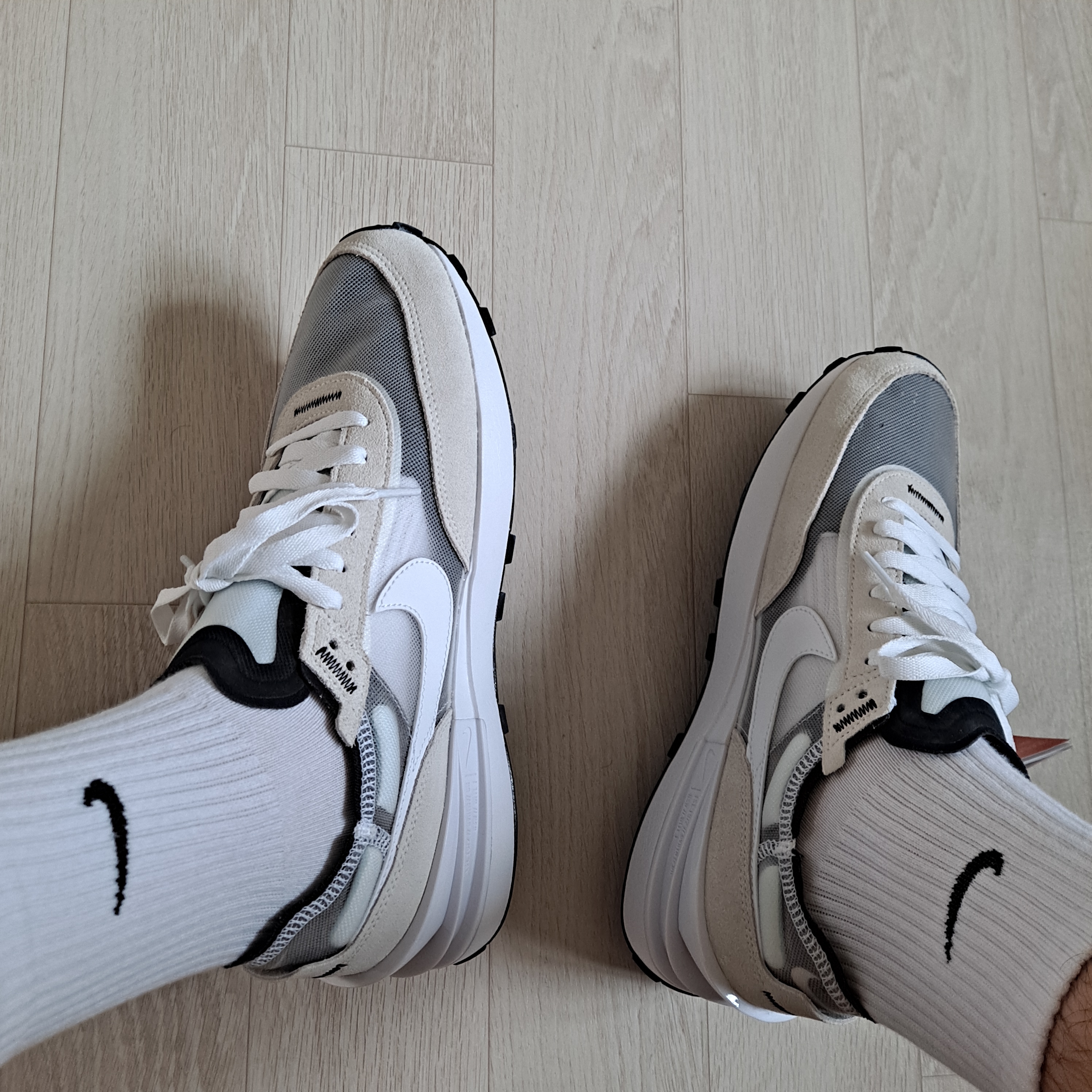 Nike Waffle One Infinite Lilac 착용 스타일