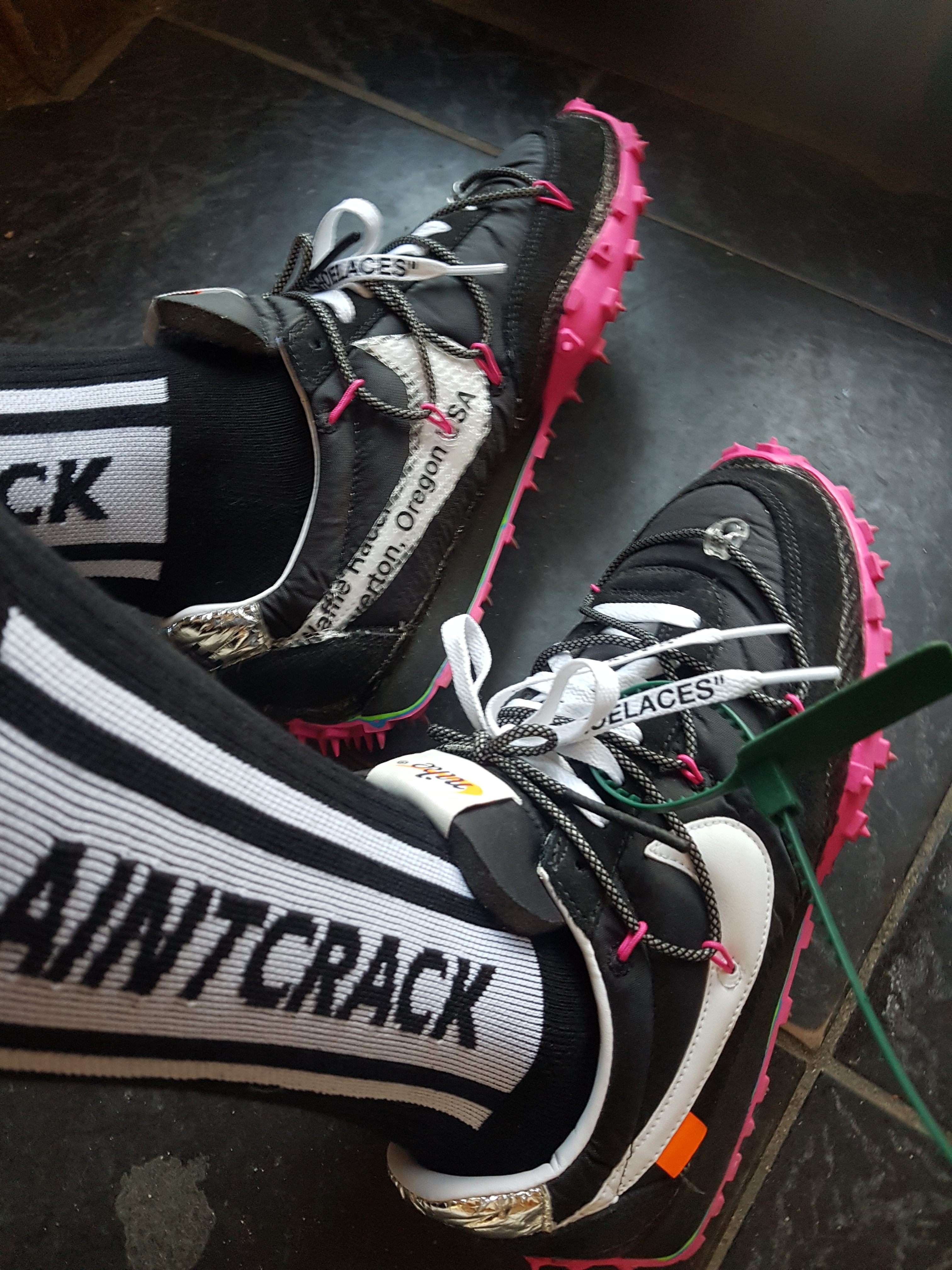 (W) Nike x Off-White Waffle Racer Black 착용 스타일