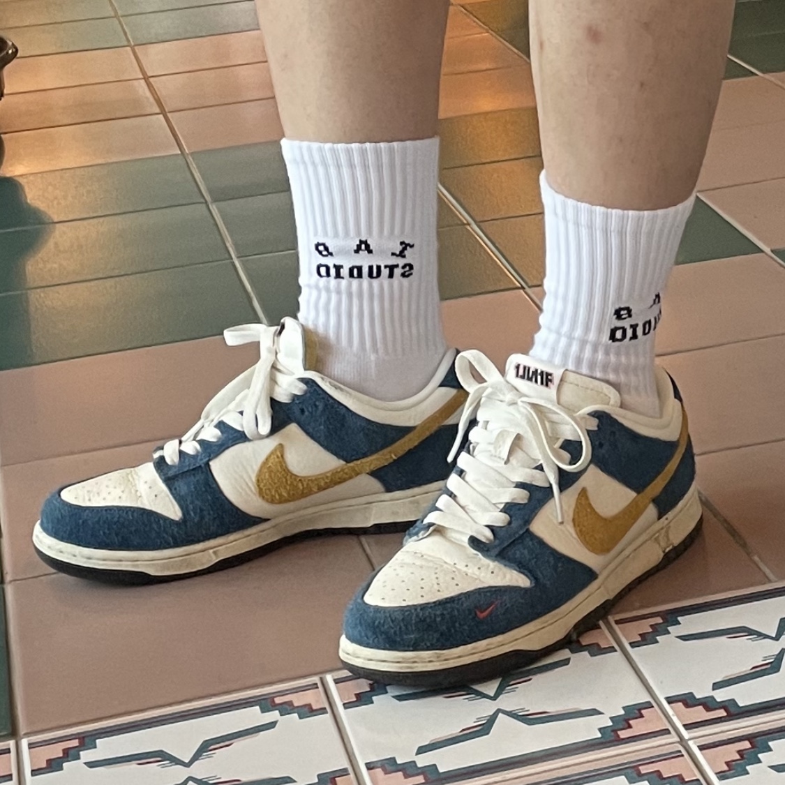 Nike x Kasina Dunk Low 80's Bus, IAB Studio White & Ash Blue Socks (3 Pack) 착용 스타일