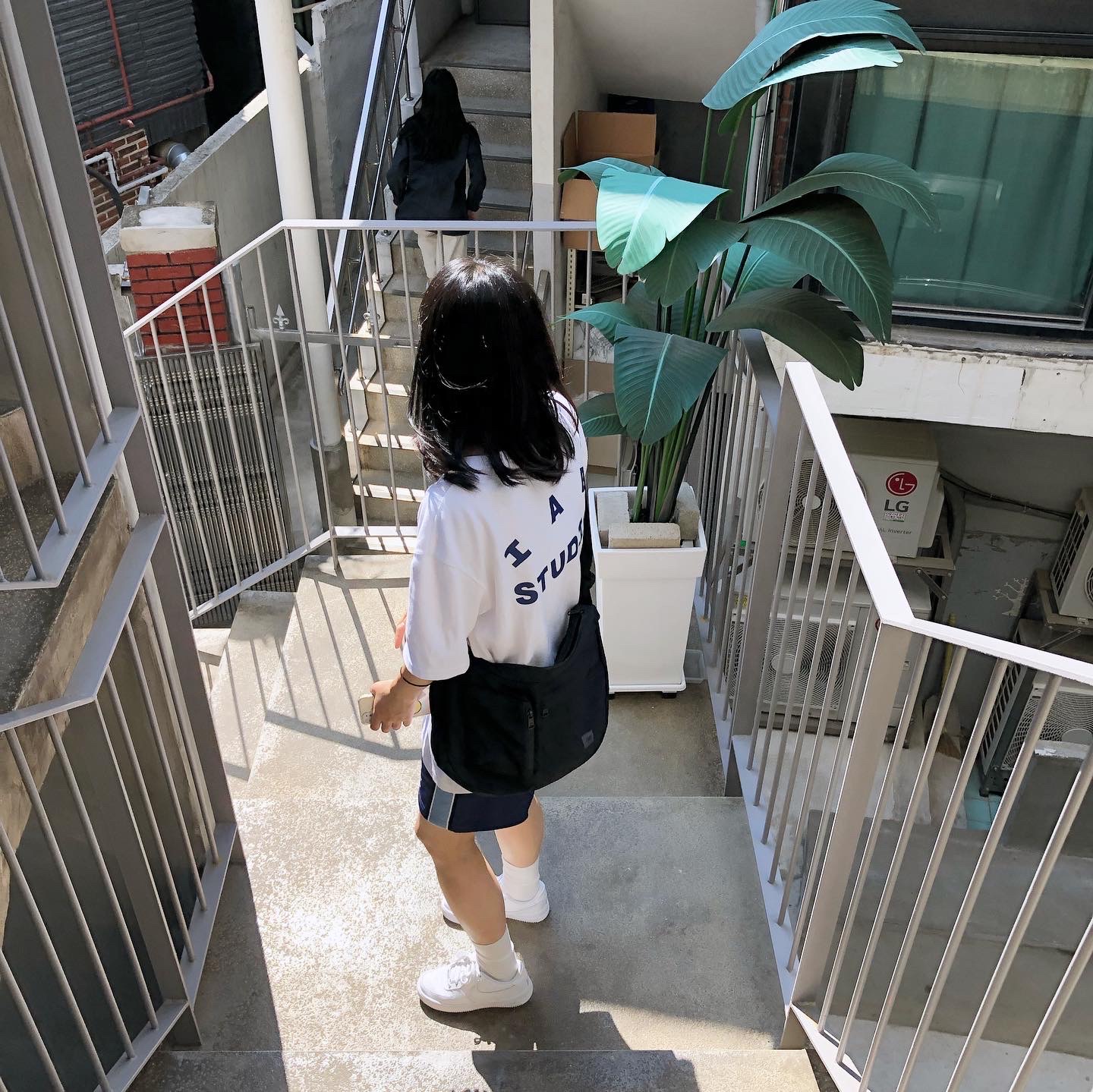 IAB Studio Track Shorts Navy - 21SS, Nike Air Force 1 '07 Low White 착용 스타일 - 3