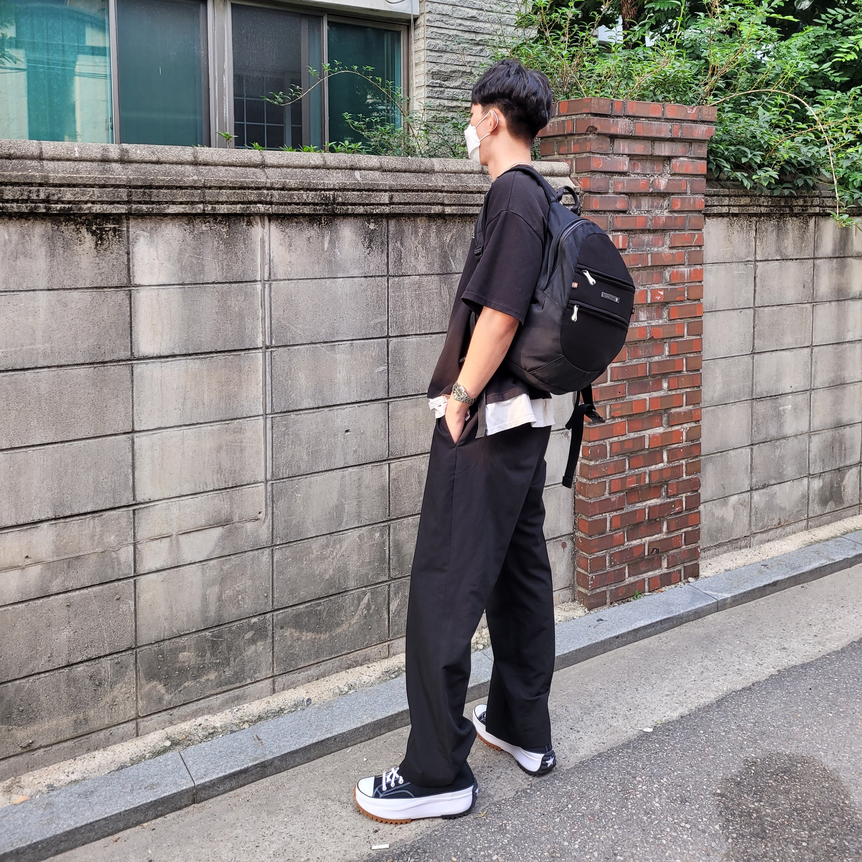 Converse Run Star Hike Hi Black White Gum 착용 스타일 - 3