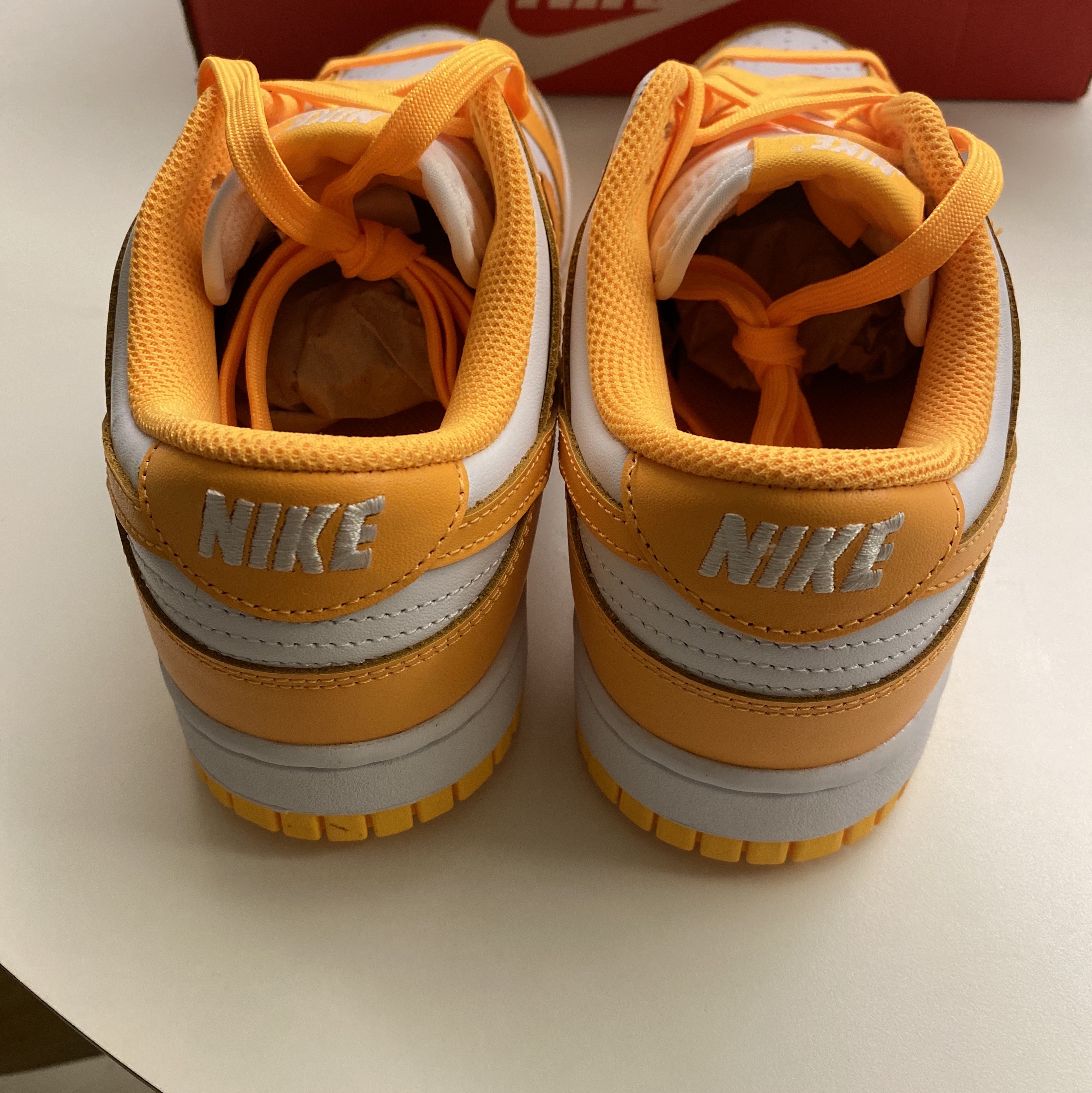 (W) Nike Dunk Low Laser Orange 착용 스타일 - 3