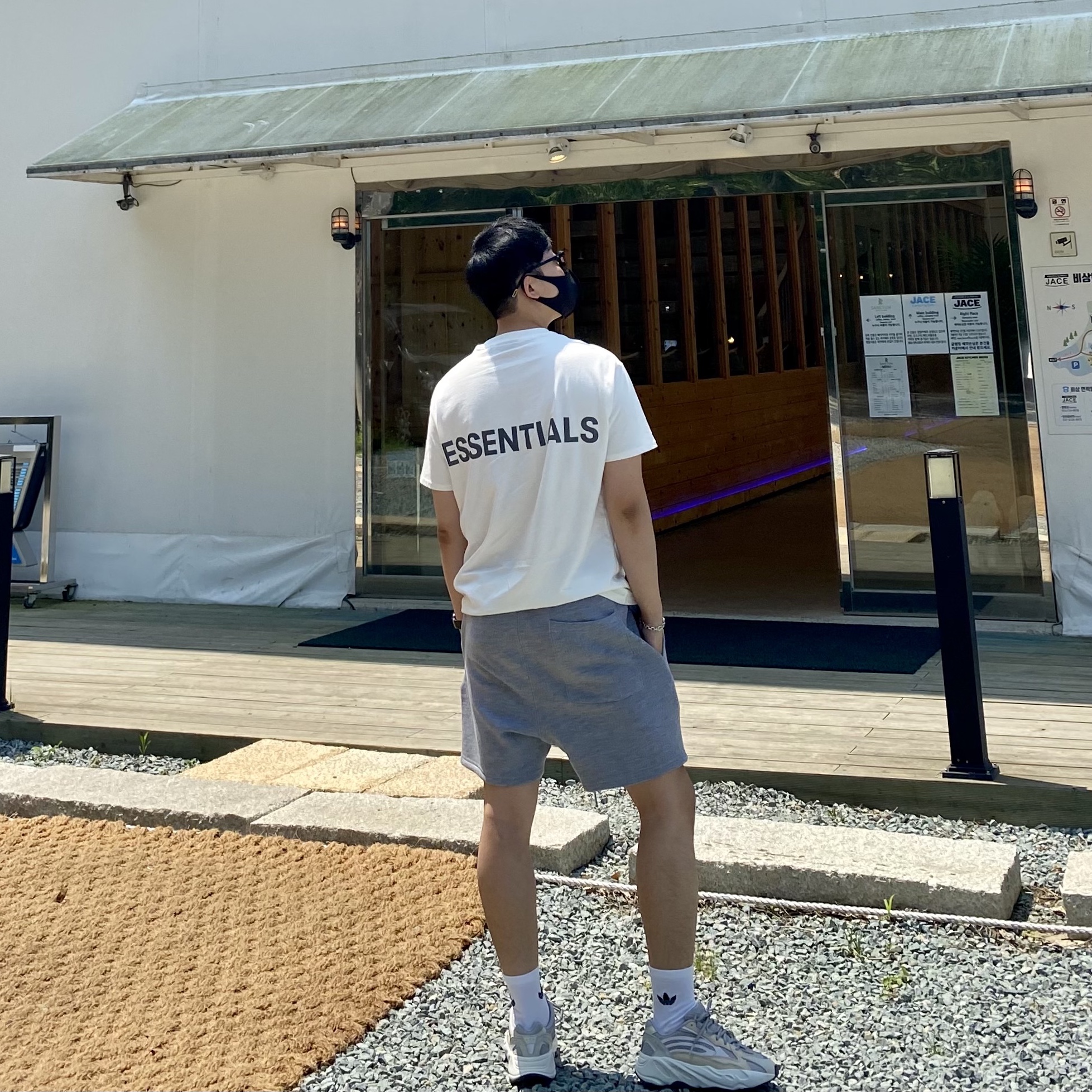 Essentials Sweatshorts Heather Oatmeal - 21SS, Adidas Yeezy Boost 700 V2 Cream 착용 스타일
