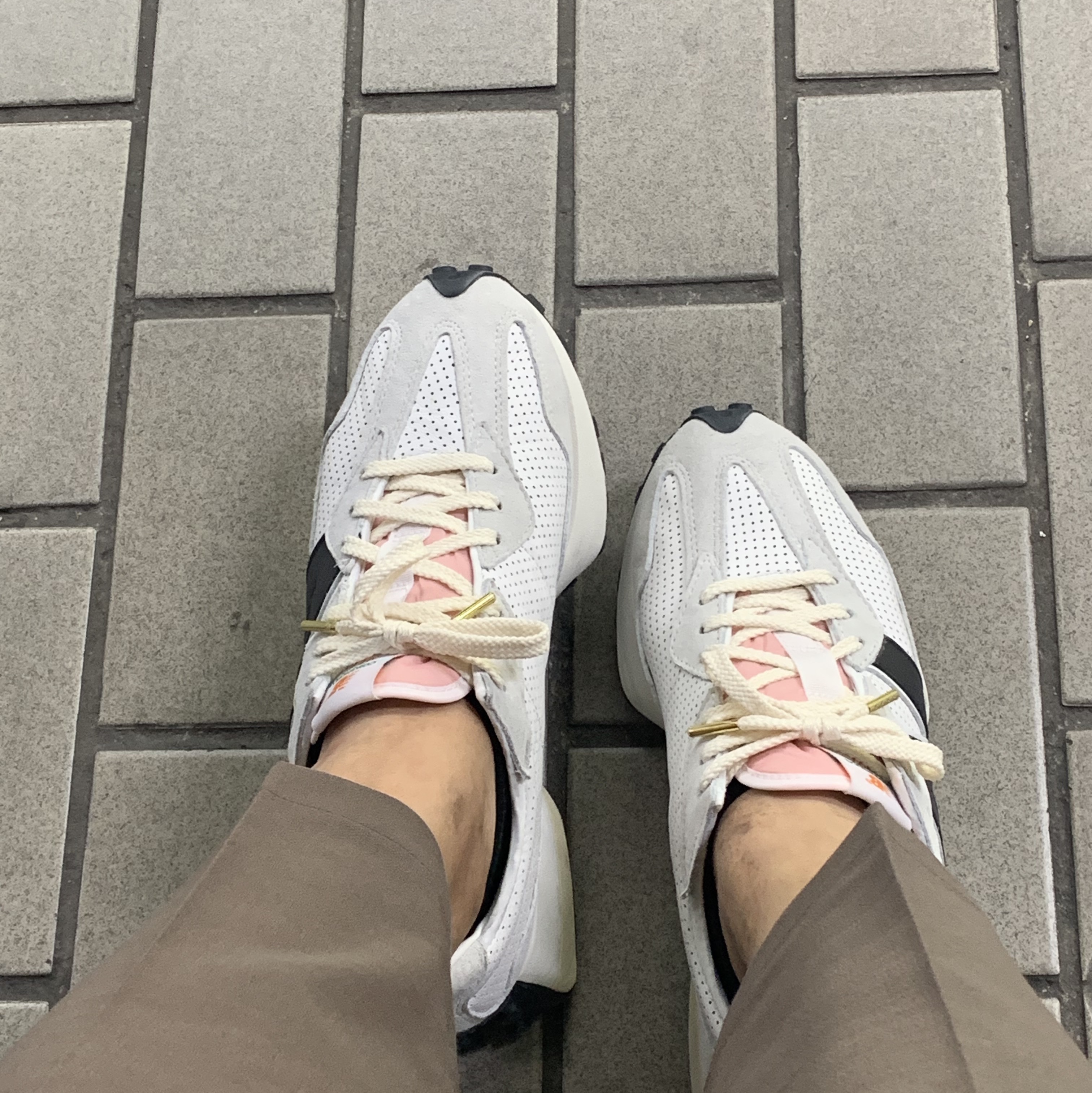 New Balance x Casablanca 327 Idealist Black Grey Pink 착용 스타일