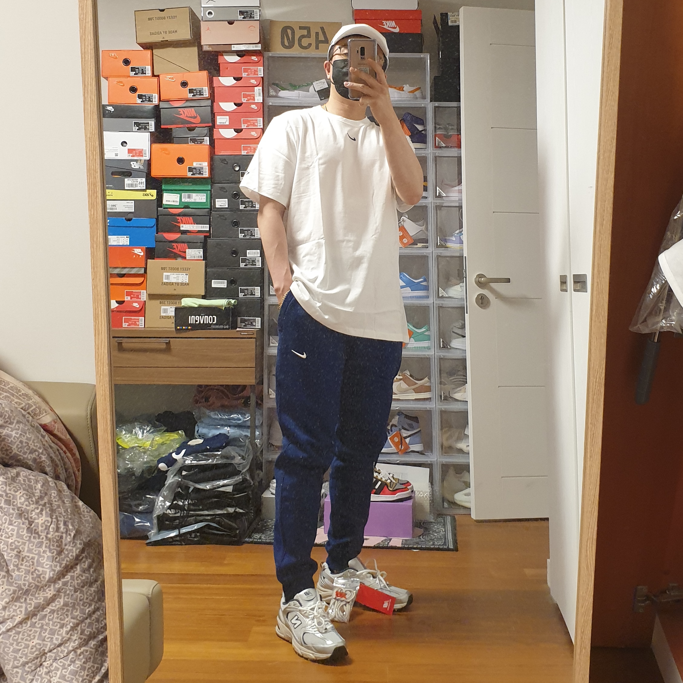 New Balance 530 Steel Grey, Nike x Drake Nocta Cardinal Stock Essential T-Shirt White - US/EU 착용 스타일 - 1