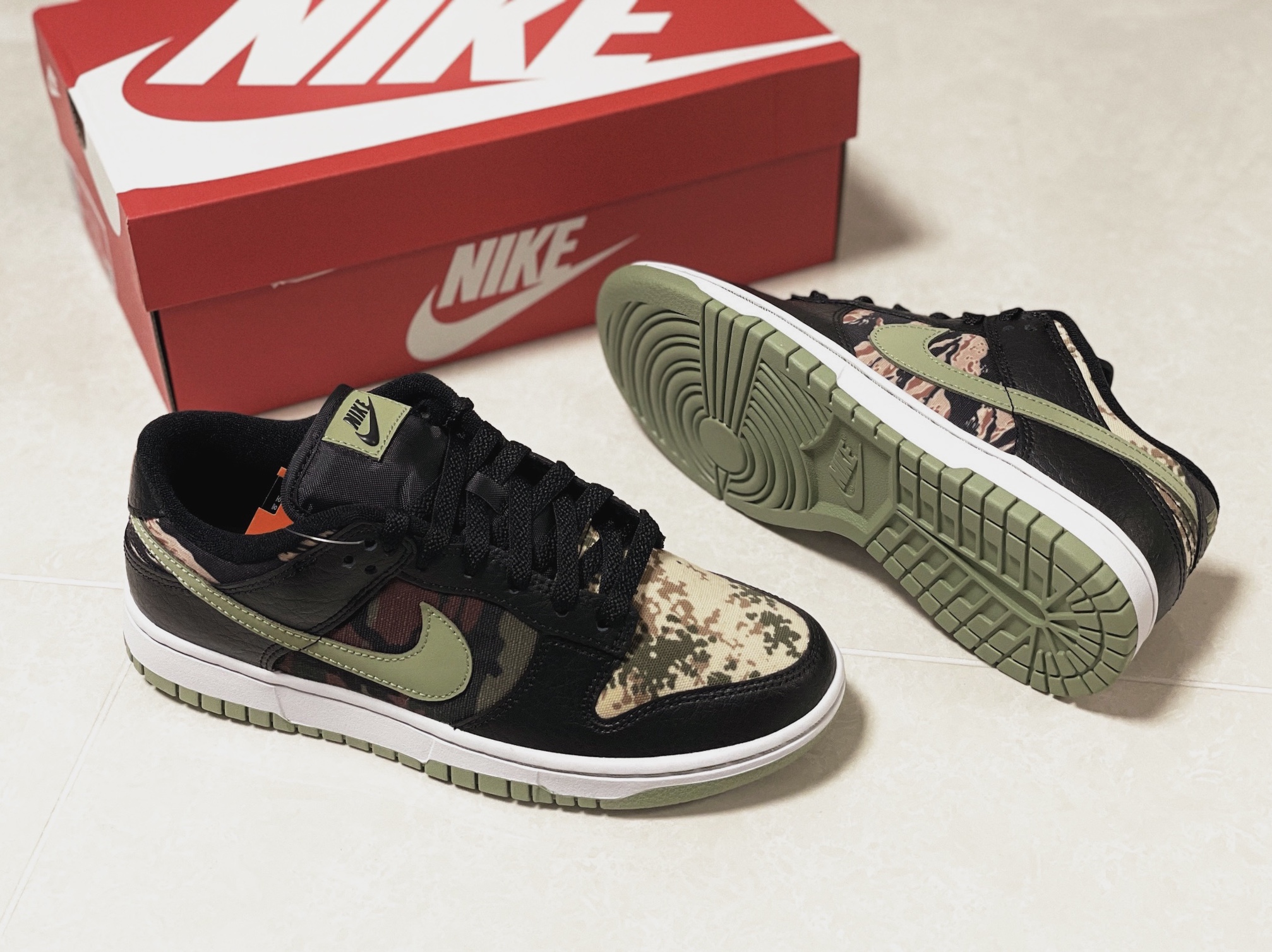 Nike Dunk Low SE Black Multi Camo 착용 스타일