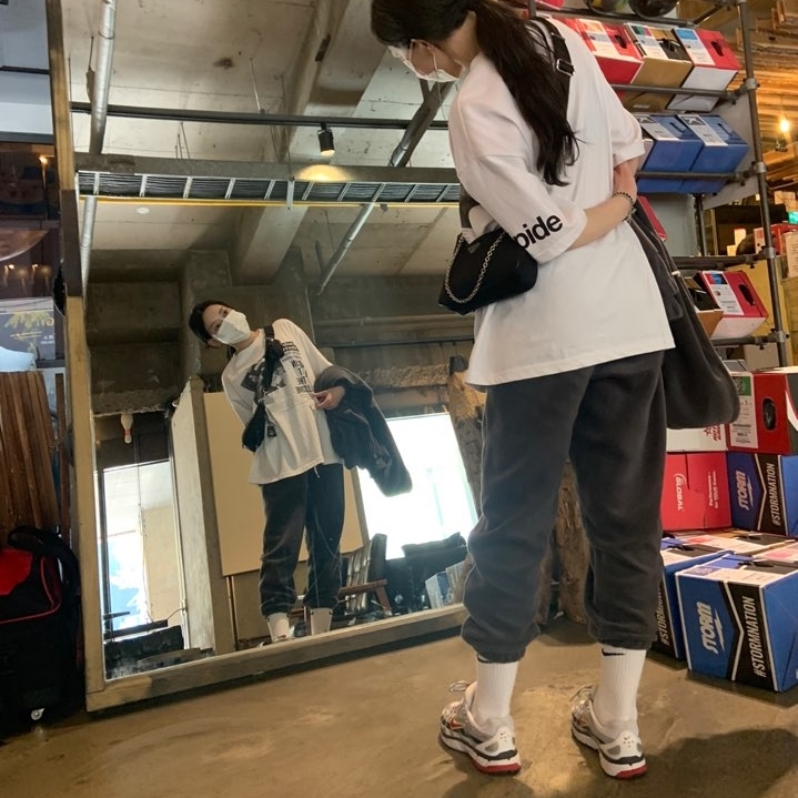 (W) Nike P-6000 Metallic Silver Red 착용 스타일