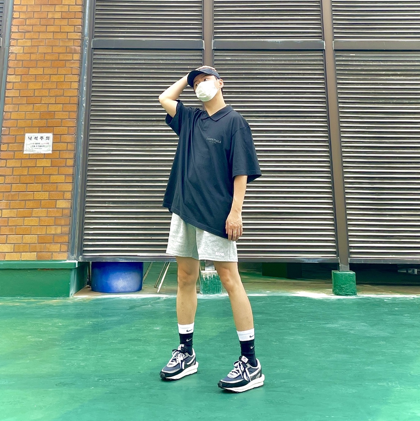 Essentials Short Sleeve Boxy Polo Dark Slate/Stretch Limo/Black - 20SS, Nike x Sacai LDWaffle Black 착용 스타일