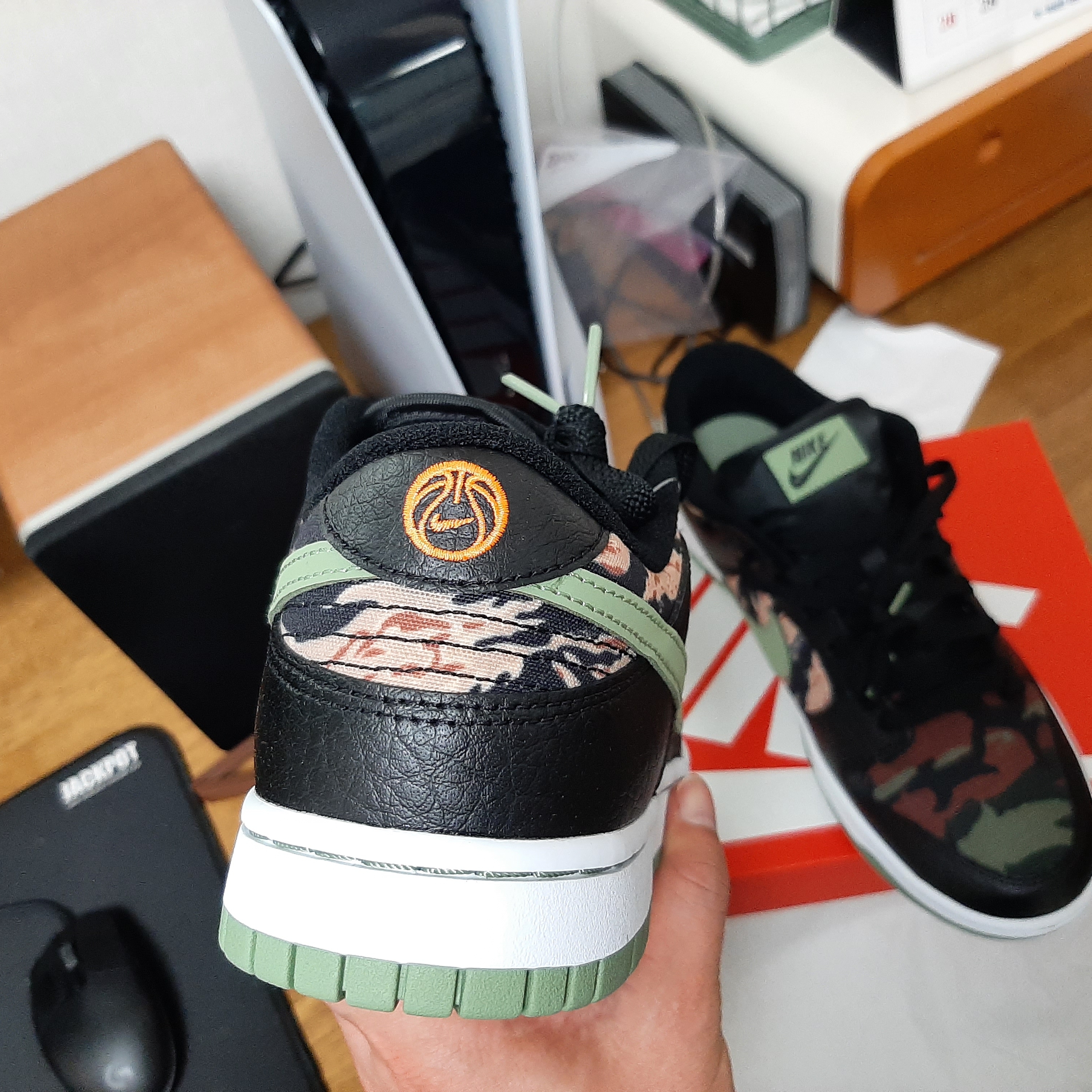 Nike Dunk Low SE Black Multi Camo 착용 스타일 - 3