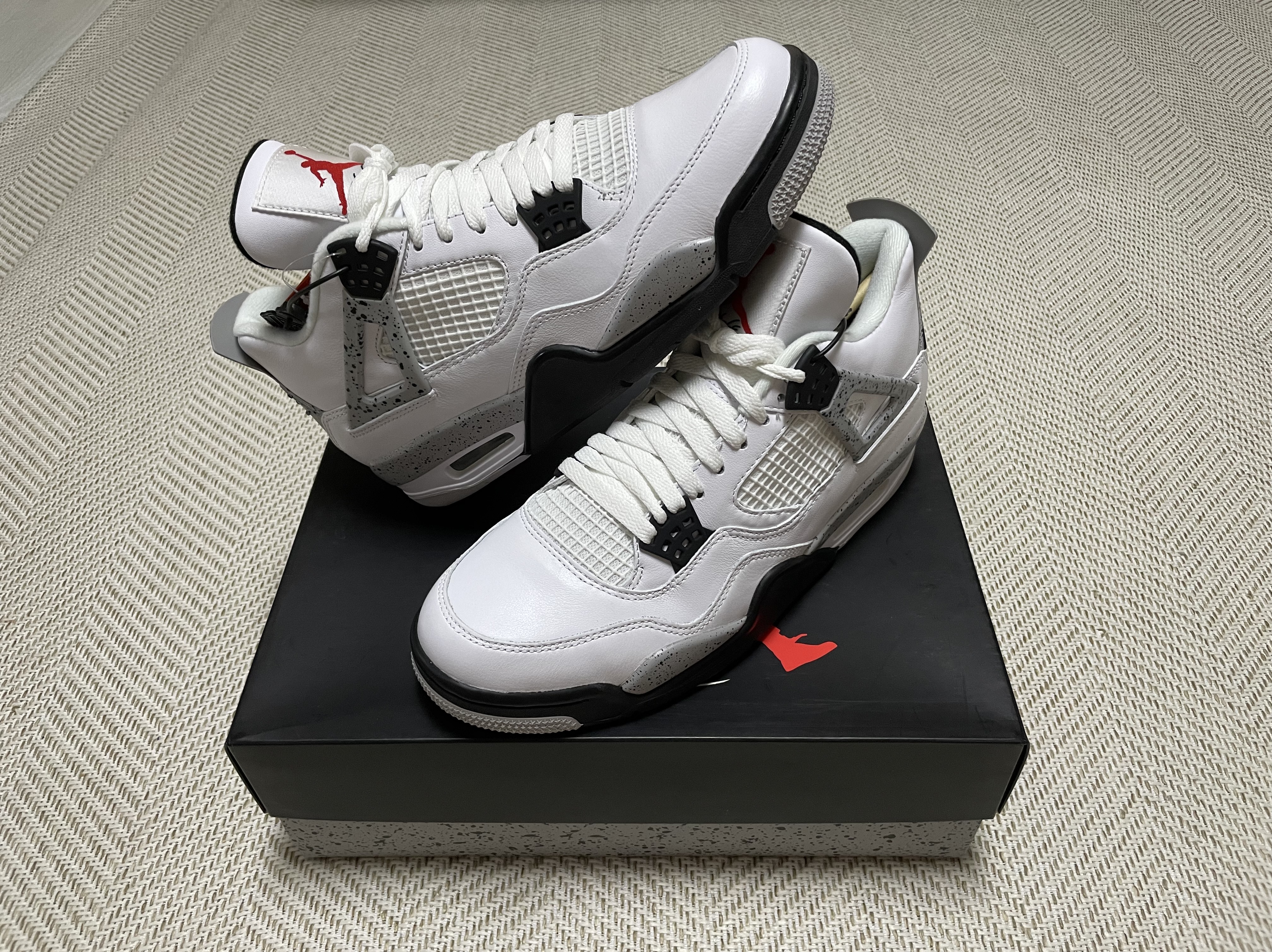 Jordan 4 Retro OG White Cement 2016, Jordan 4 Retro Bred 2019 착용 스타일 - 1