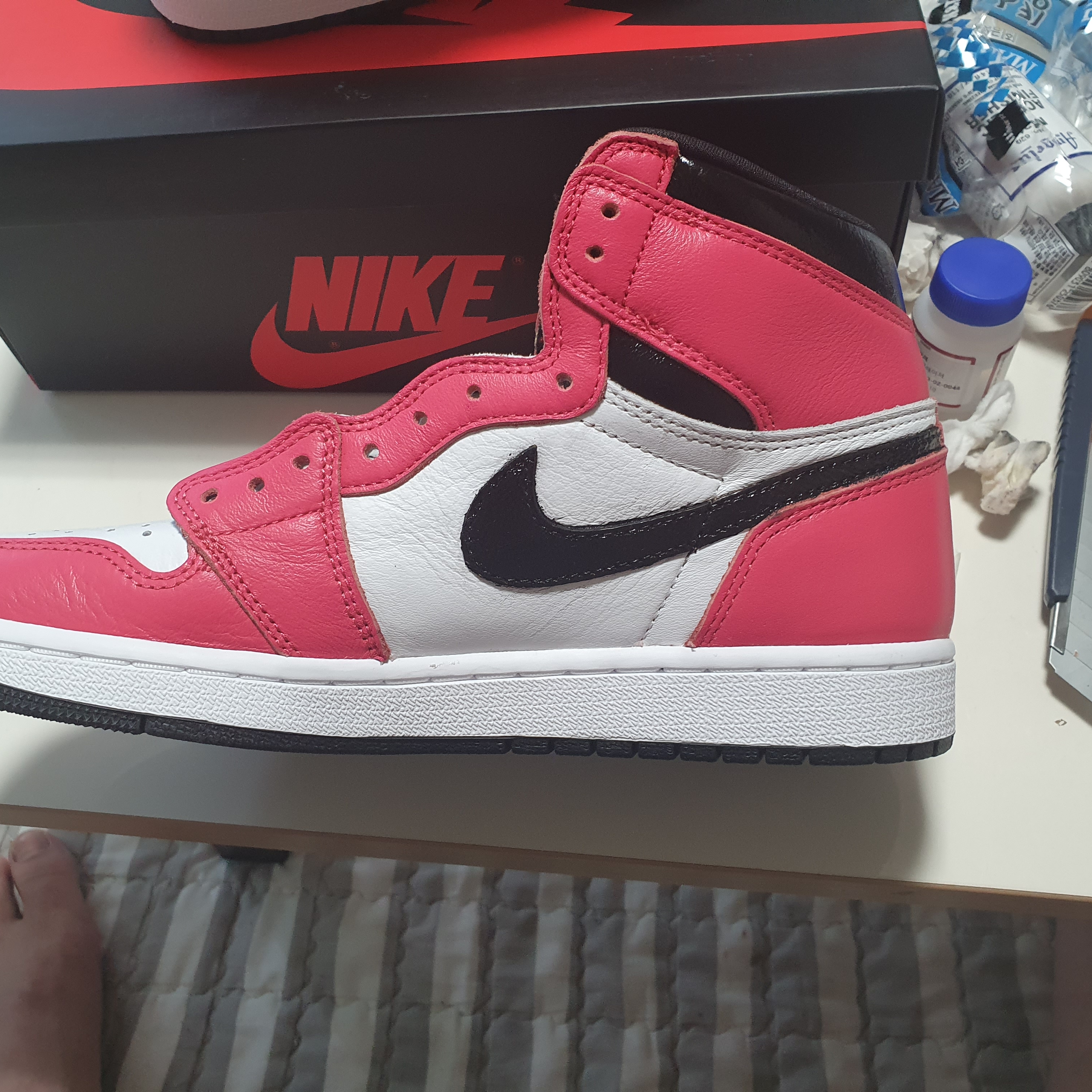 Jordan 1 Retro High OG Light Fusion Red 착용 스타일 - 4
