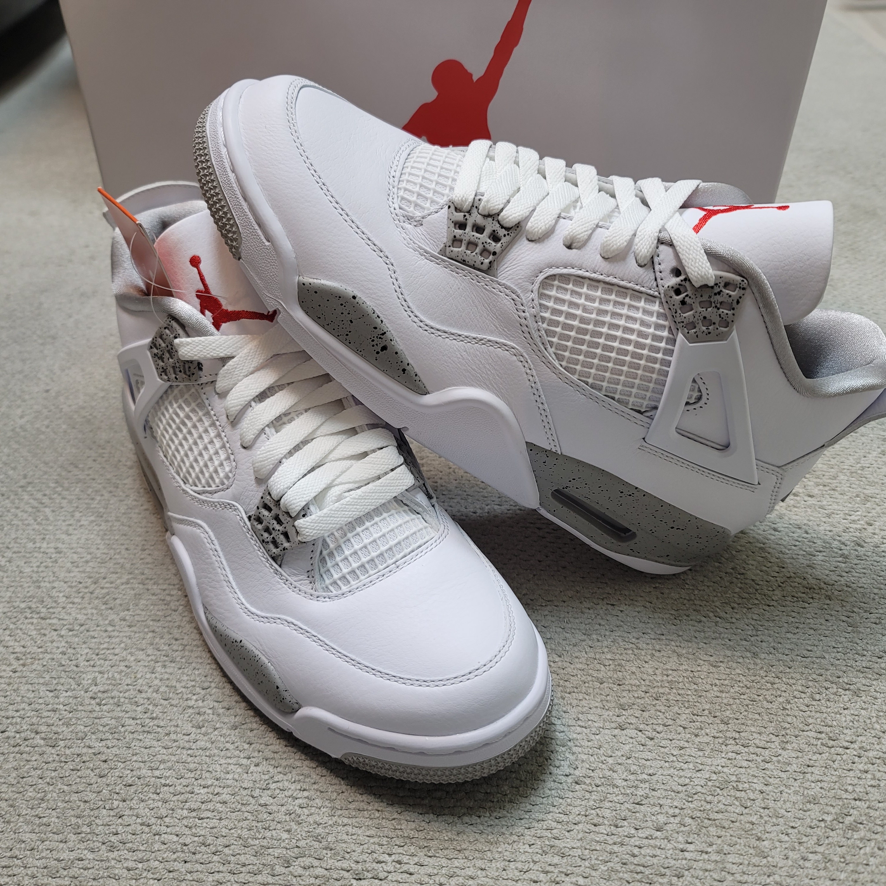 Jordan 4 Retro Tech White 착용 스타일