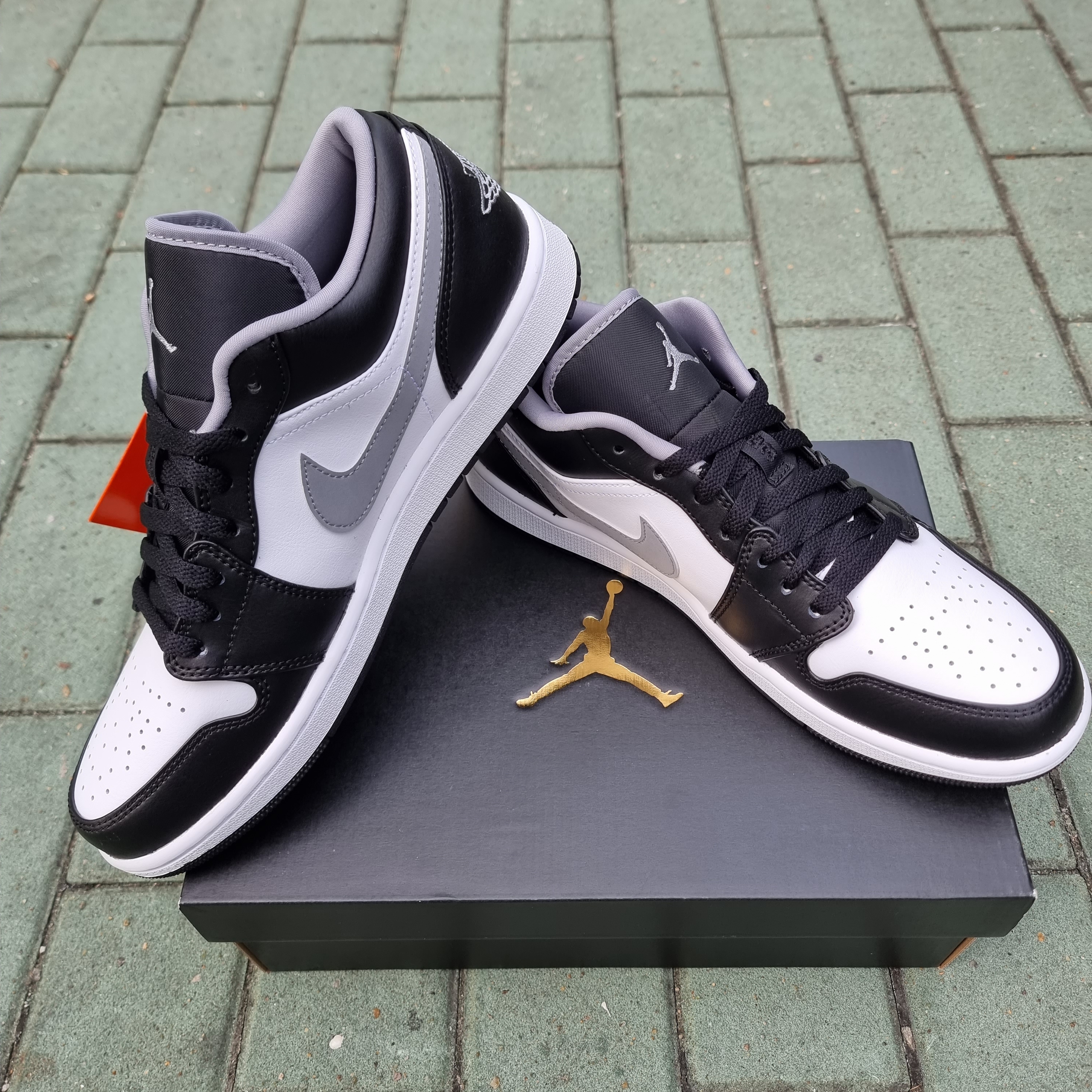 Jordan 1 Low Black Particle Grey 착용 스타일