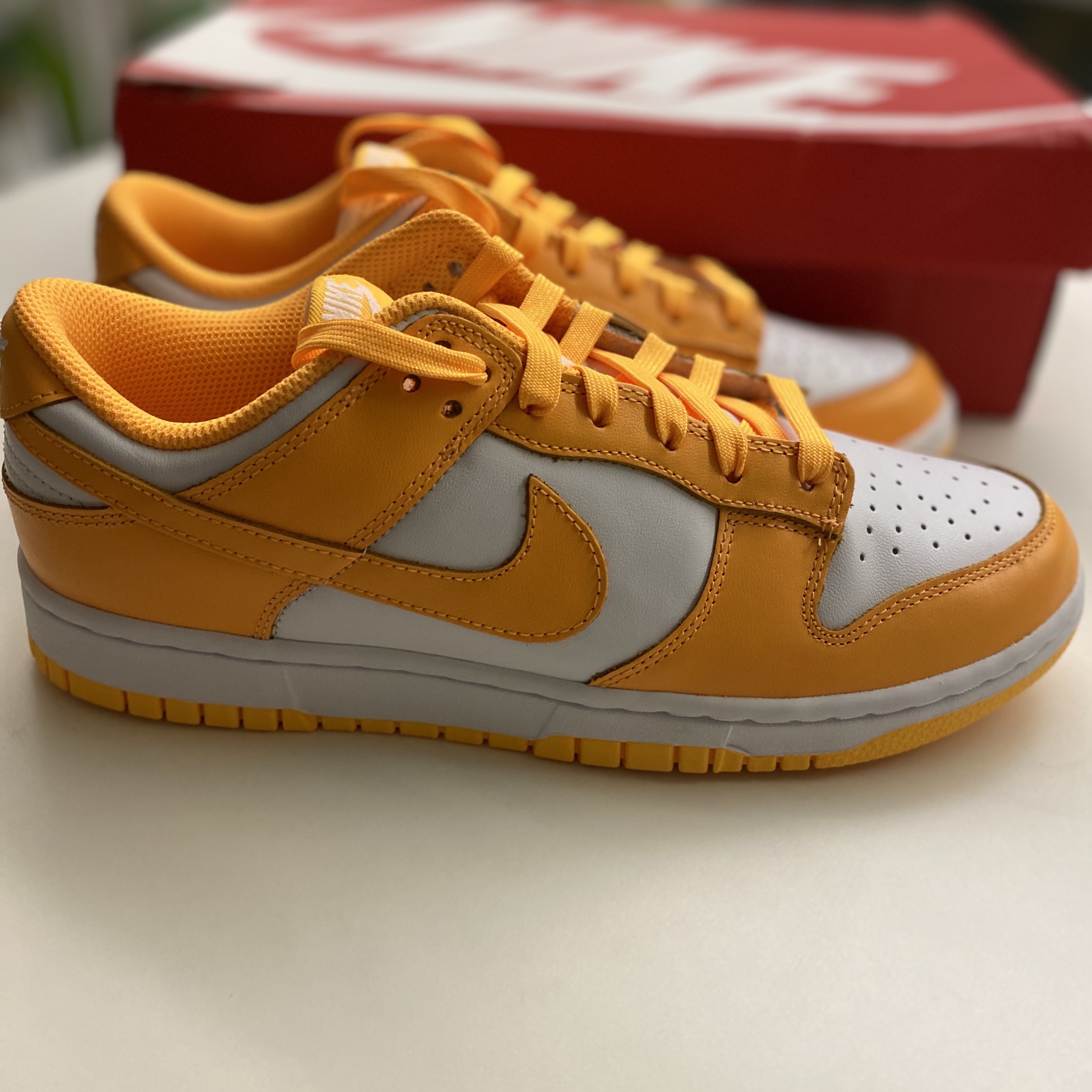 (W) Nike Dunk Low Laser Orange 착용 스타일 - 1