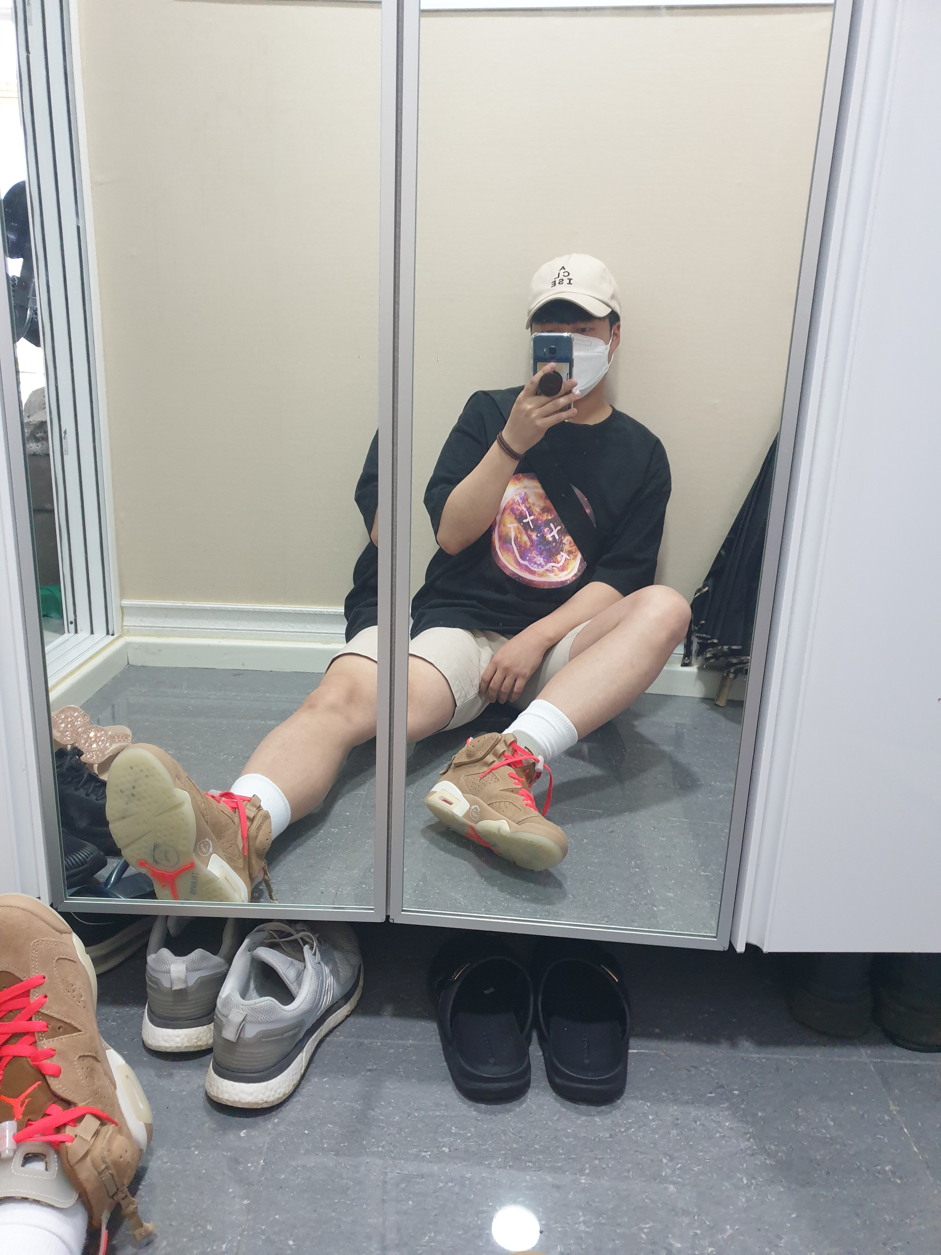 Jordan 6 x Travis Scott Retro SP British Khaki 착용 스타일 - 1