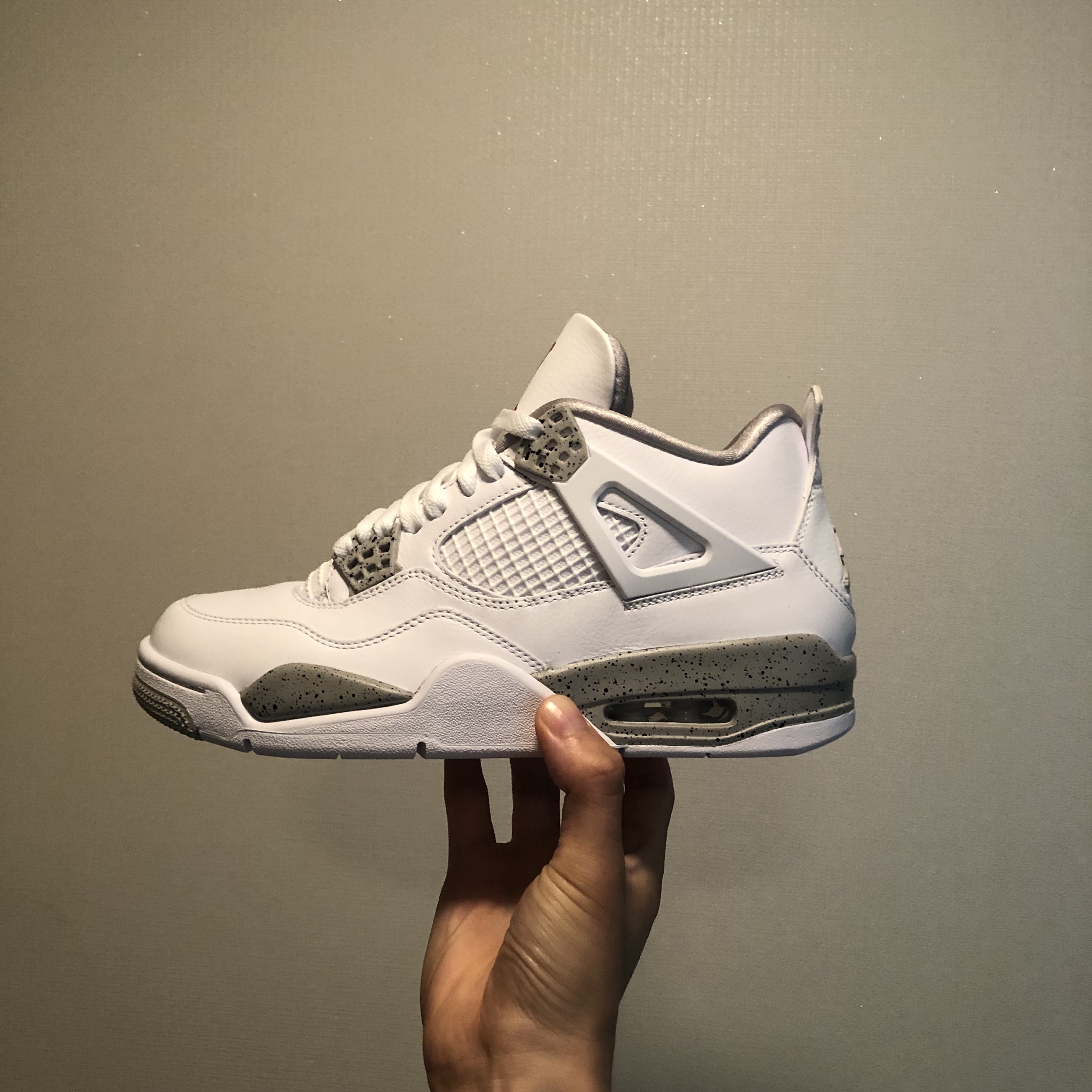 Jordan 4 Retro Tech White 착용 스타일