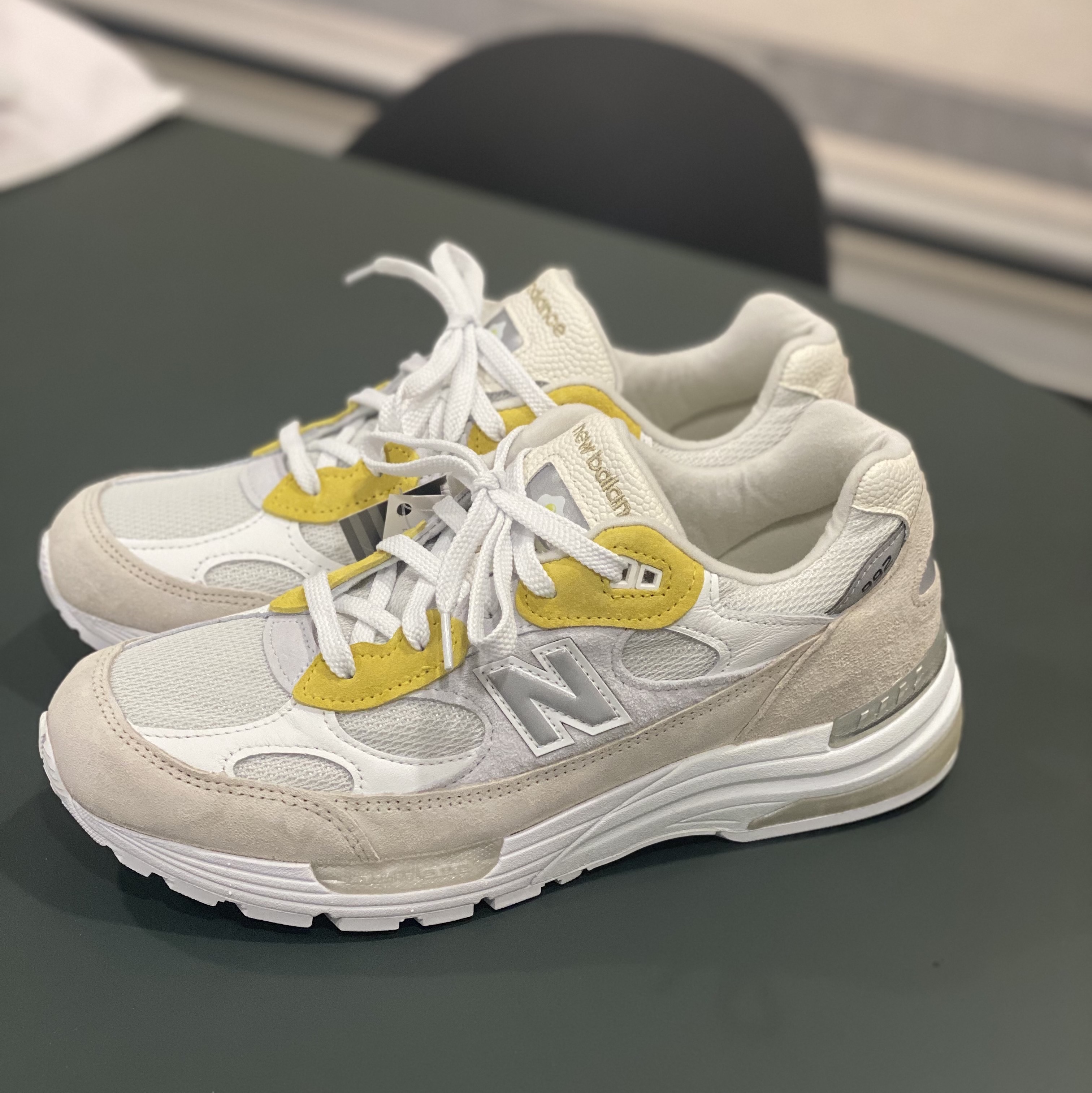 New Balance x Paperboy Paris 992 Made in USA Fried Egg 착용 스타일 - 1