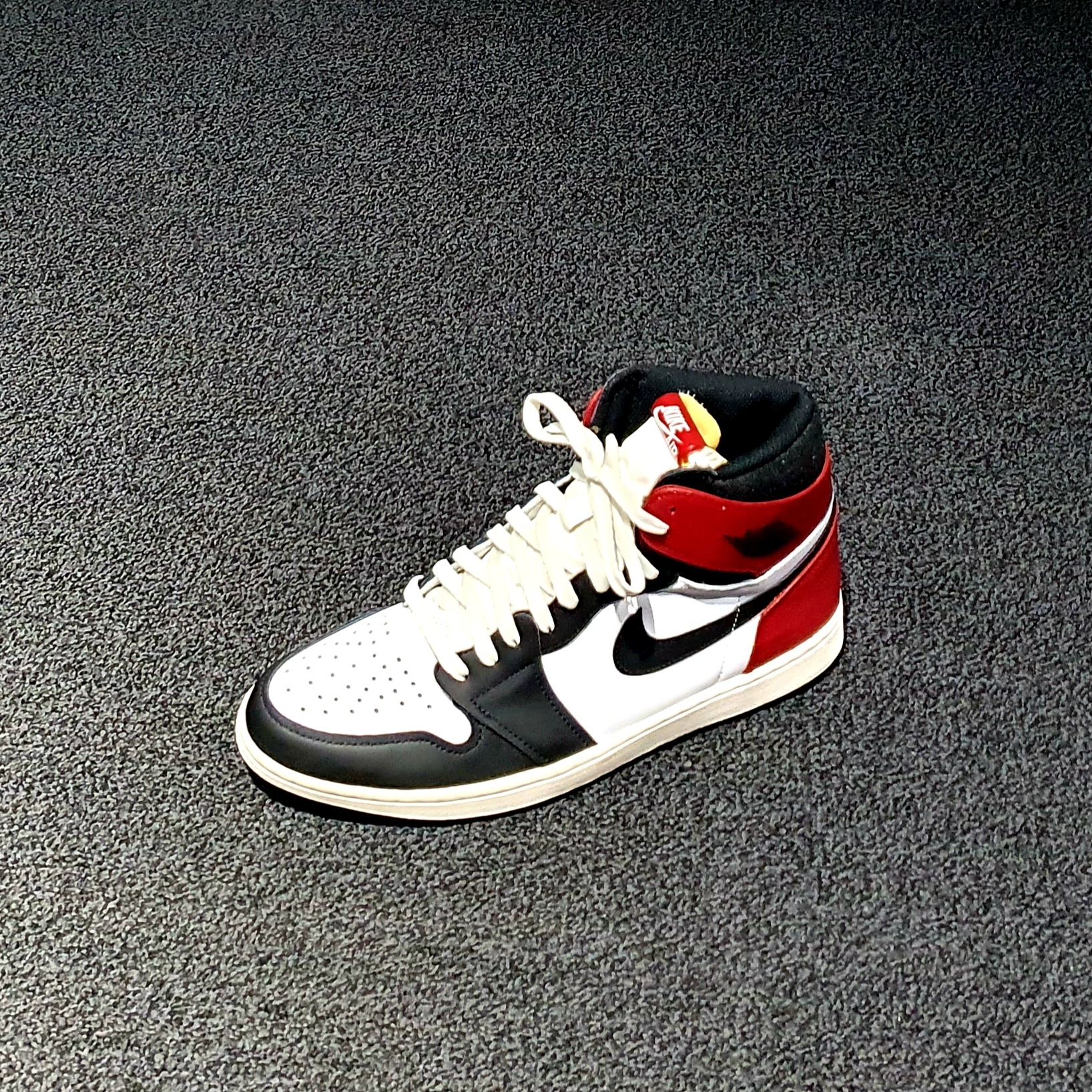 Jordan 1 Retro High OG Volt Gold 착용 스타일 - 2