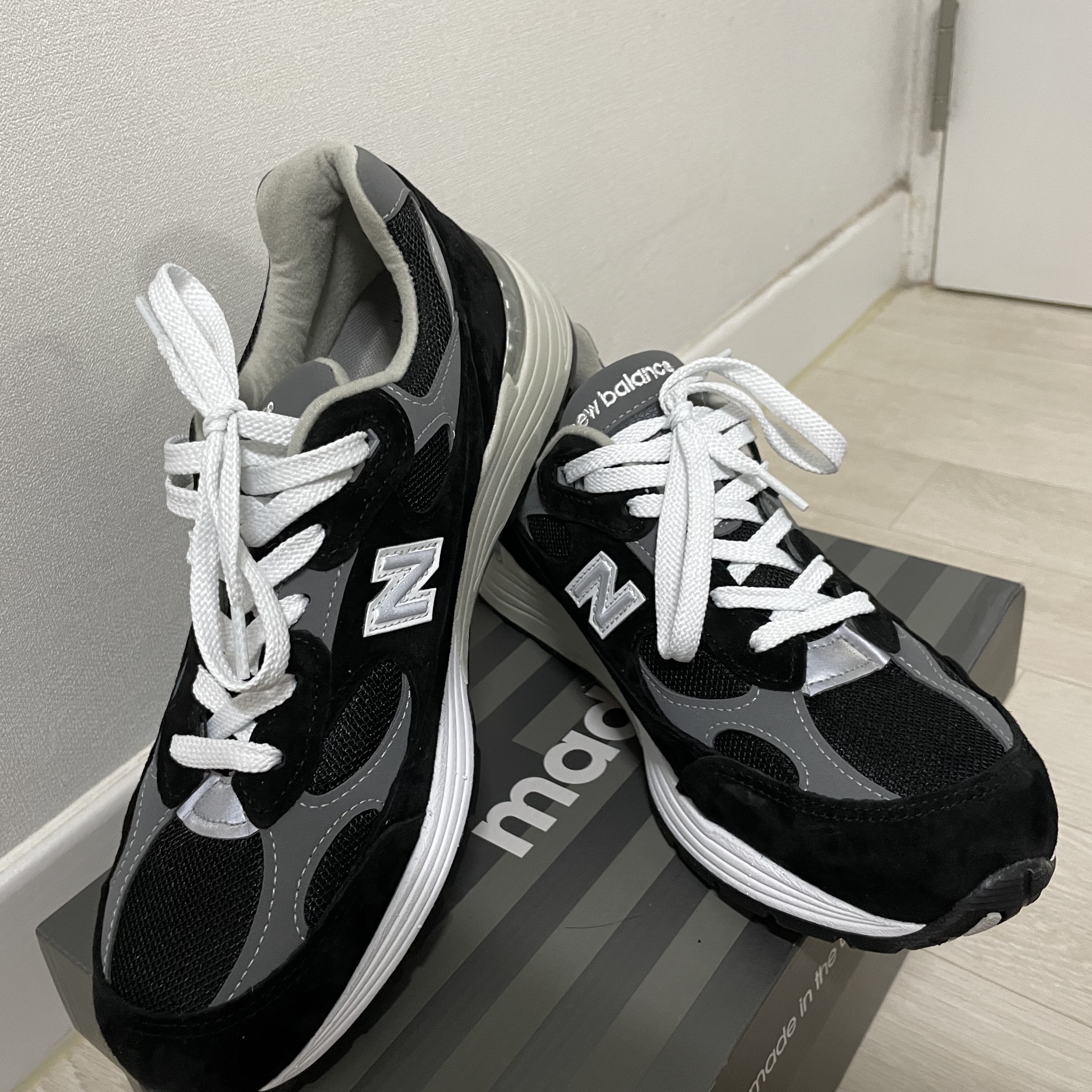 New Balance 992 Made in USA Black Grey 착용 스타일 - 2