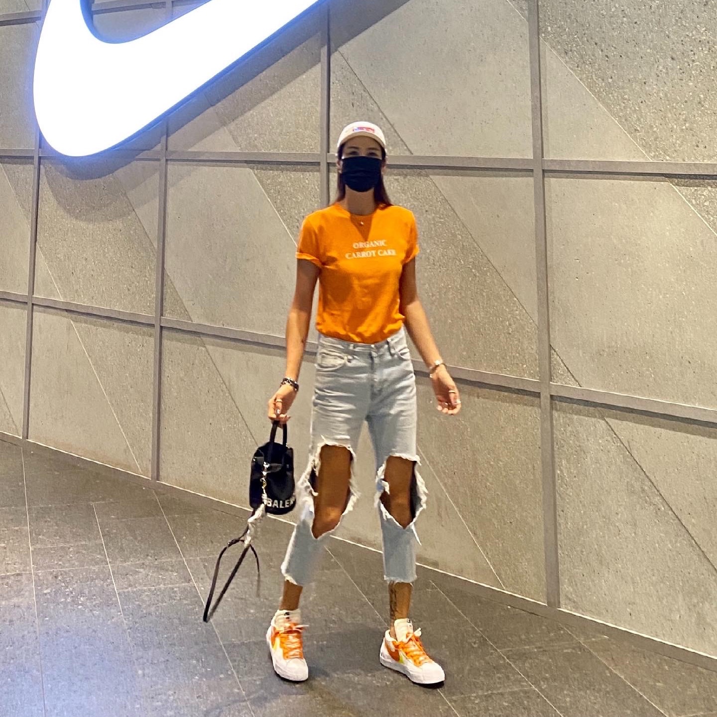 Nike x Sacai Blazer Low Magma Orange, Supreme Mesh Seersucker Camp Cap White - 21SS 착용 스타일 - 2