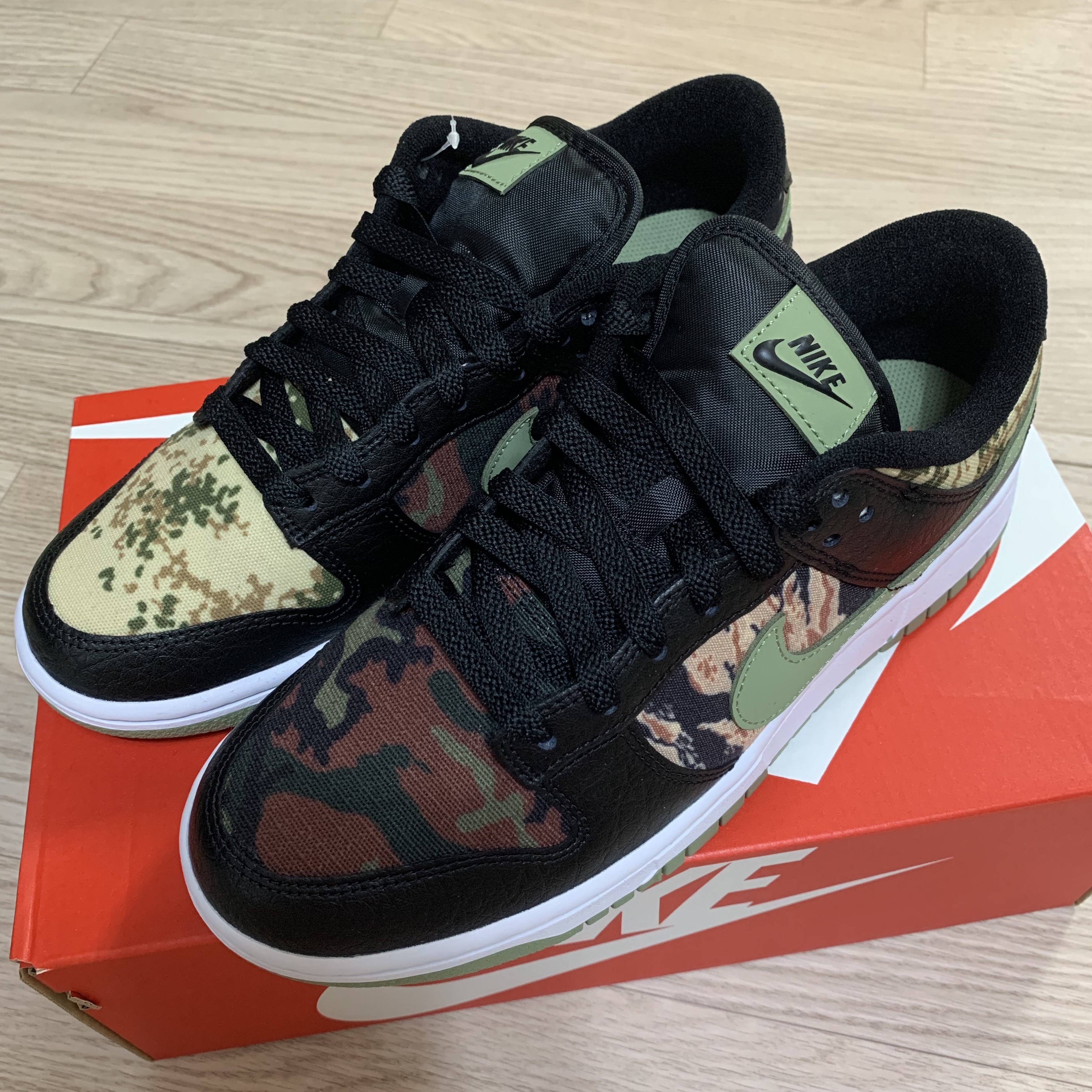 Nike Dunk Low SE Black Multi Camo 착용 스타일 - 2