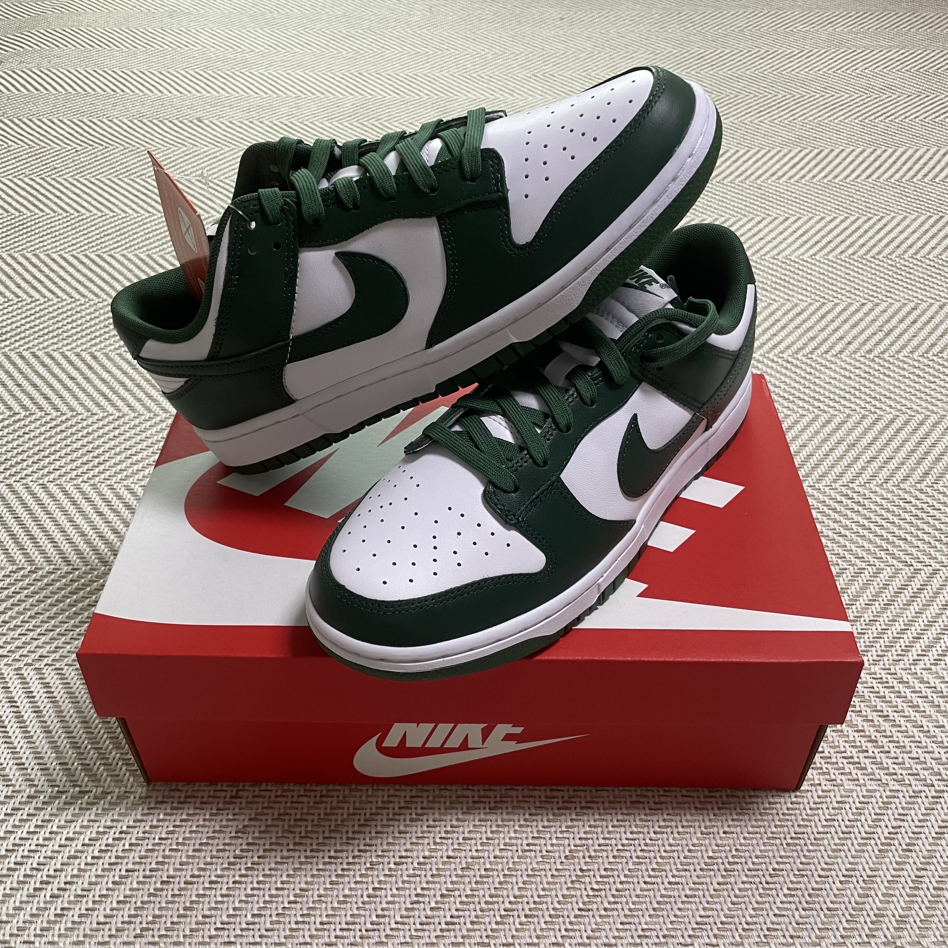 Nike Dunk Low Retro Varsity Green 착용 스타일