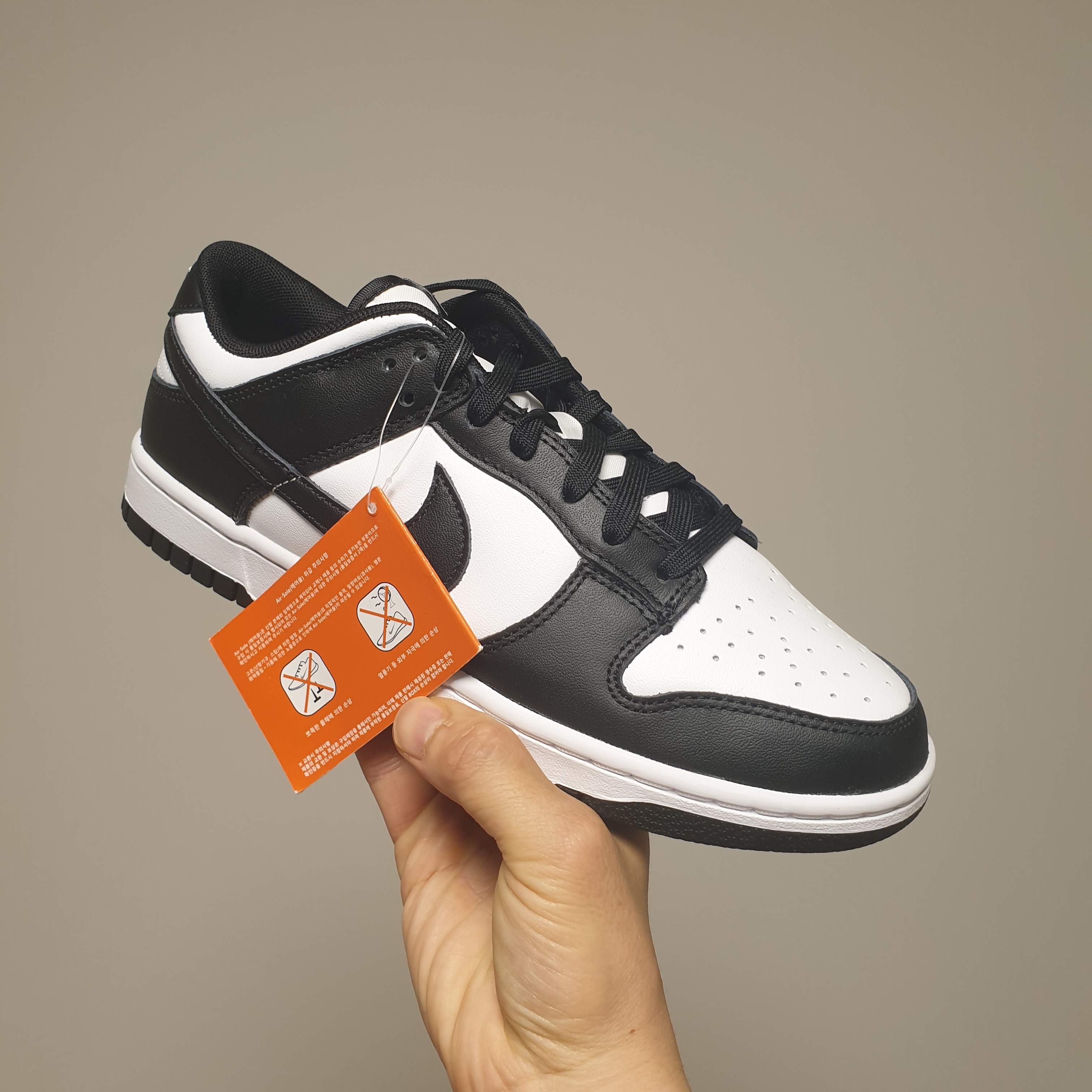 Nike Dunk Low Retro Black 착용 스타일 - 1