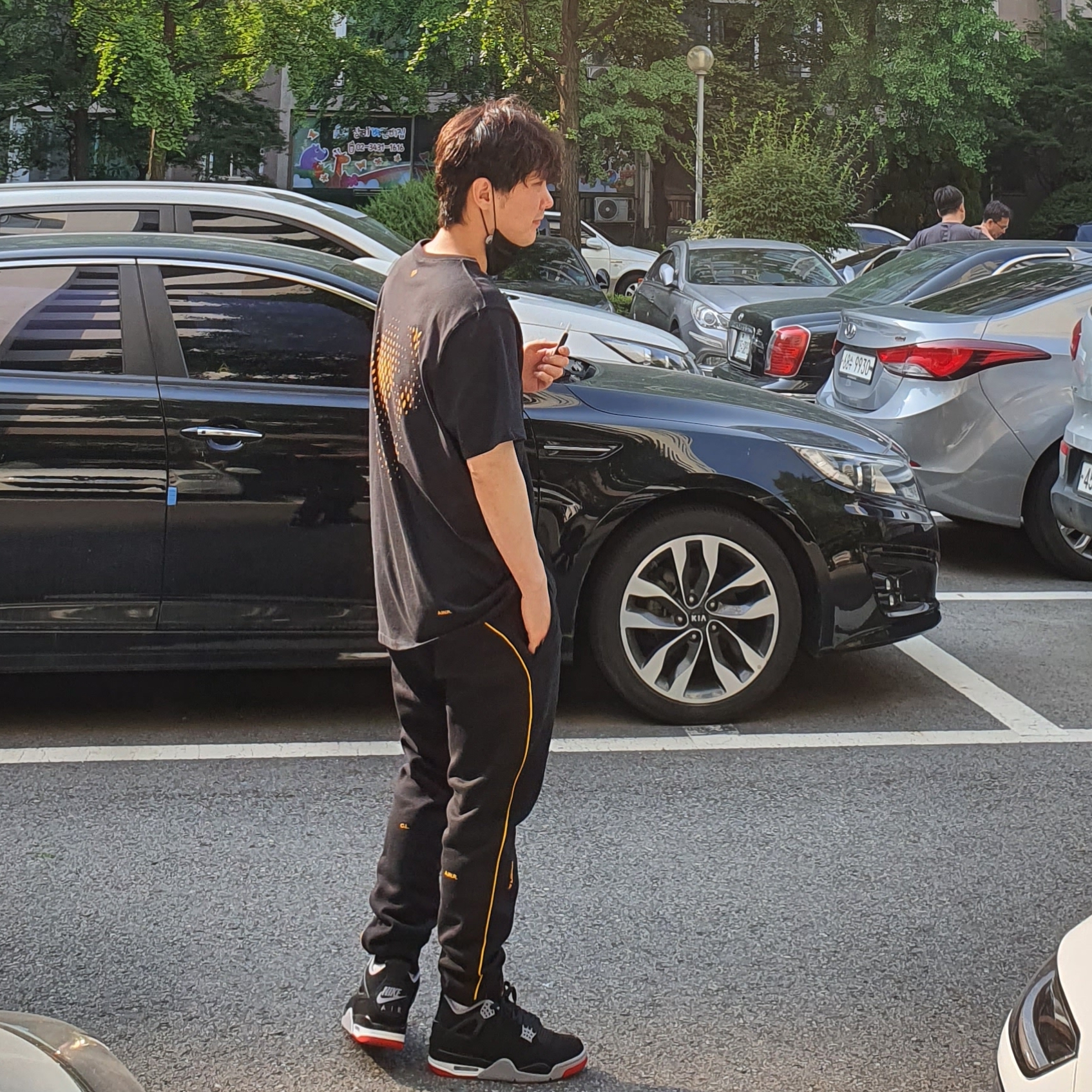 Jordan 4 Retro Bred 2019, Nike x Drake Nocta Essential T-Shirt Black - US/EU 착용 스타일 - 2