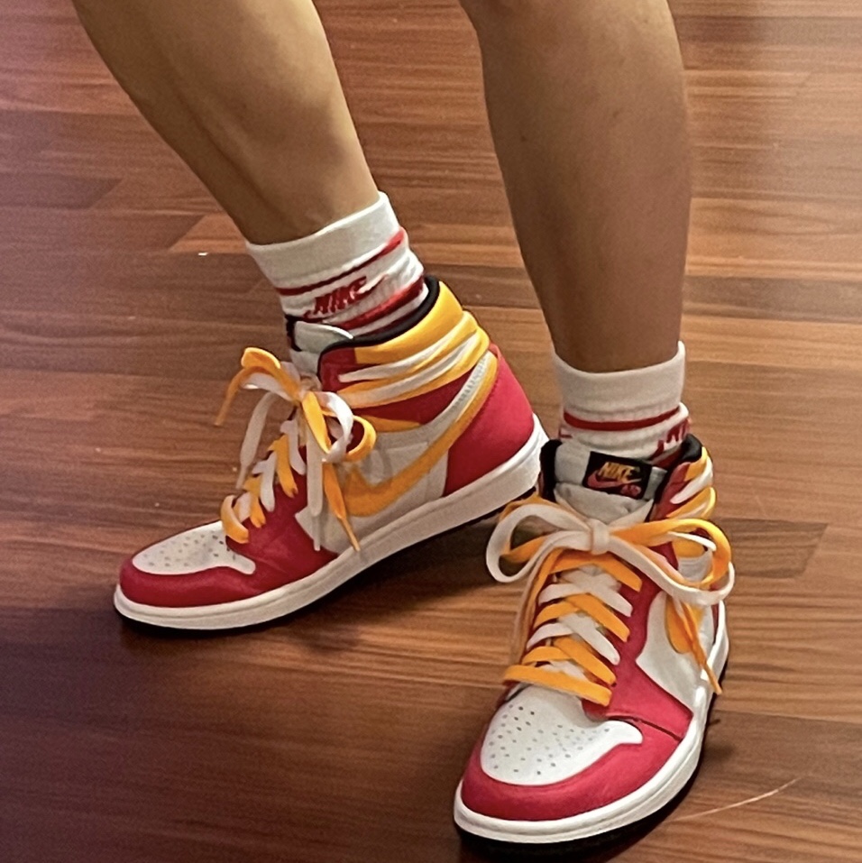 Jordan 1 Retro High OG Light Fusion Red 착용 스타일