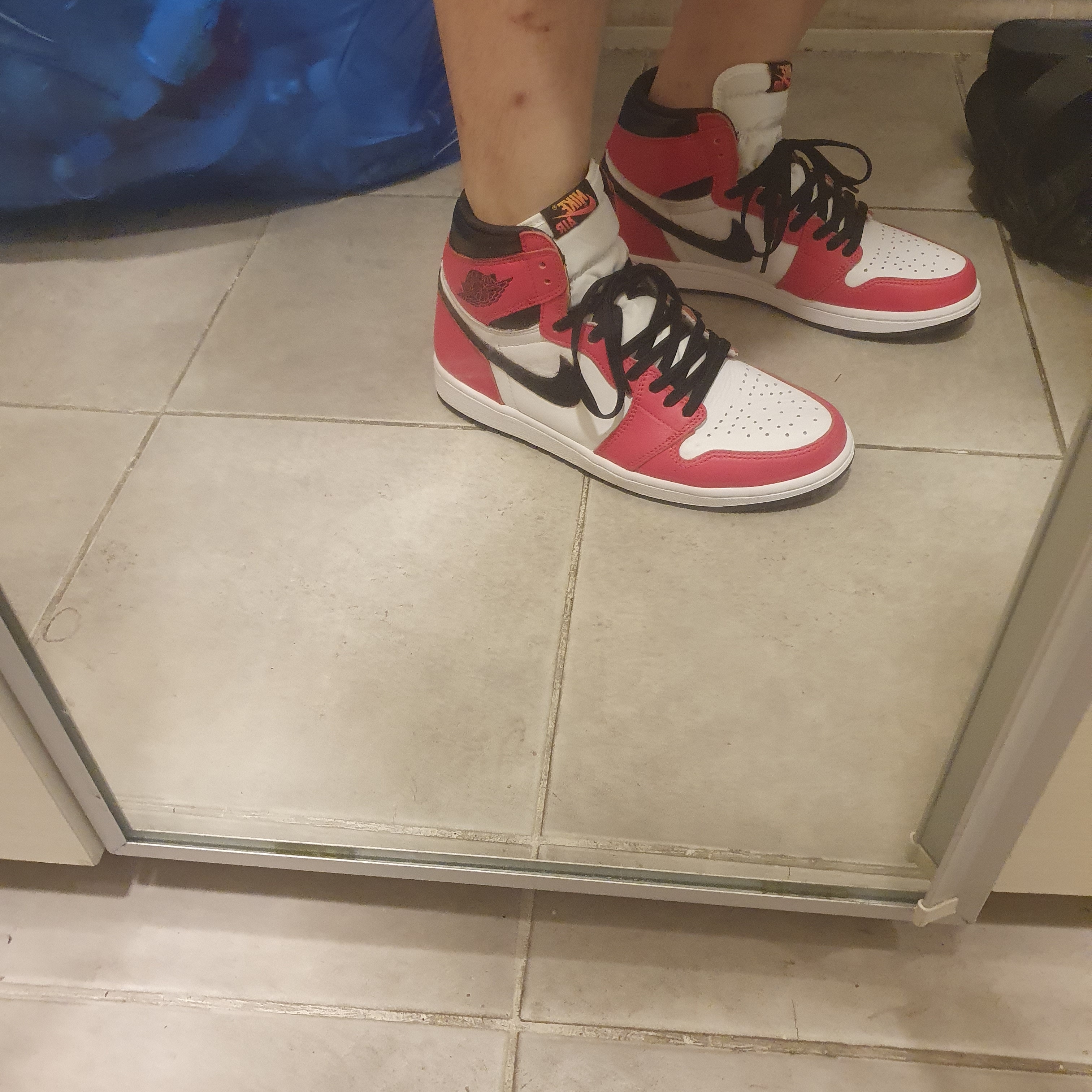 Jordan 1 Retro High OG Light Fusion Red 착용 스타일 - 4