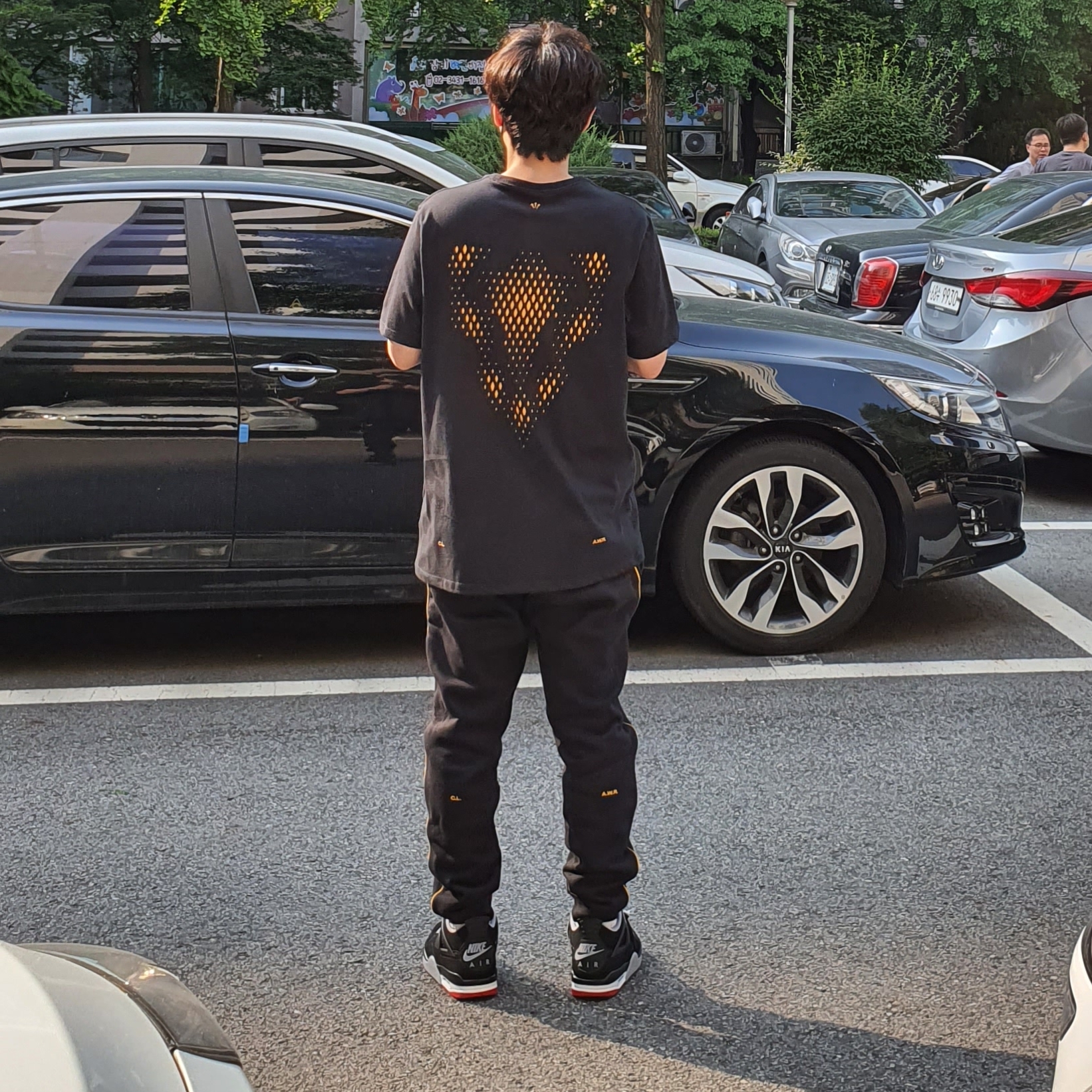 Jordan 4 Retro Bred 2019, Nike x Drake Nocta Essential T-Shirt Black - US/EU 착용 스타일 - 1
